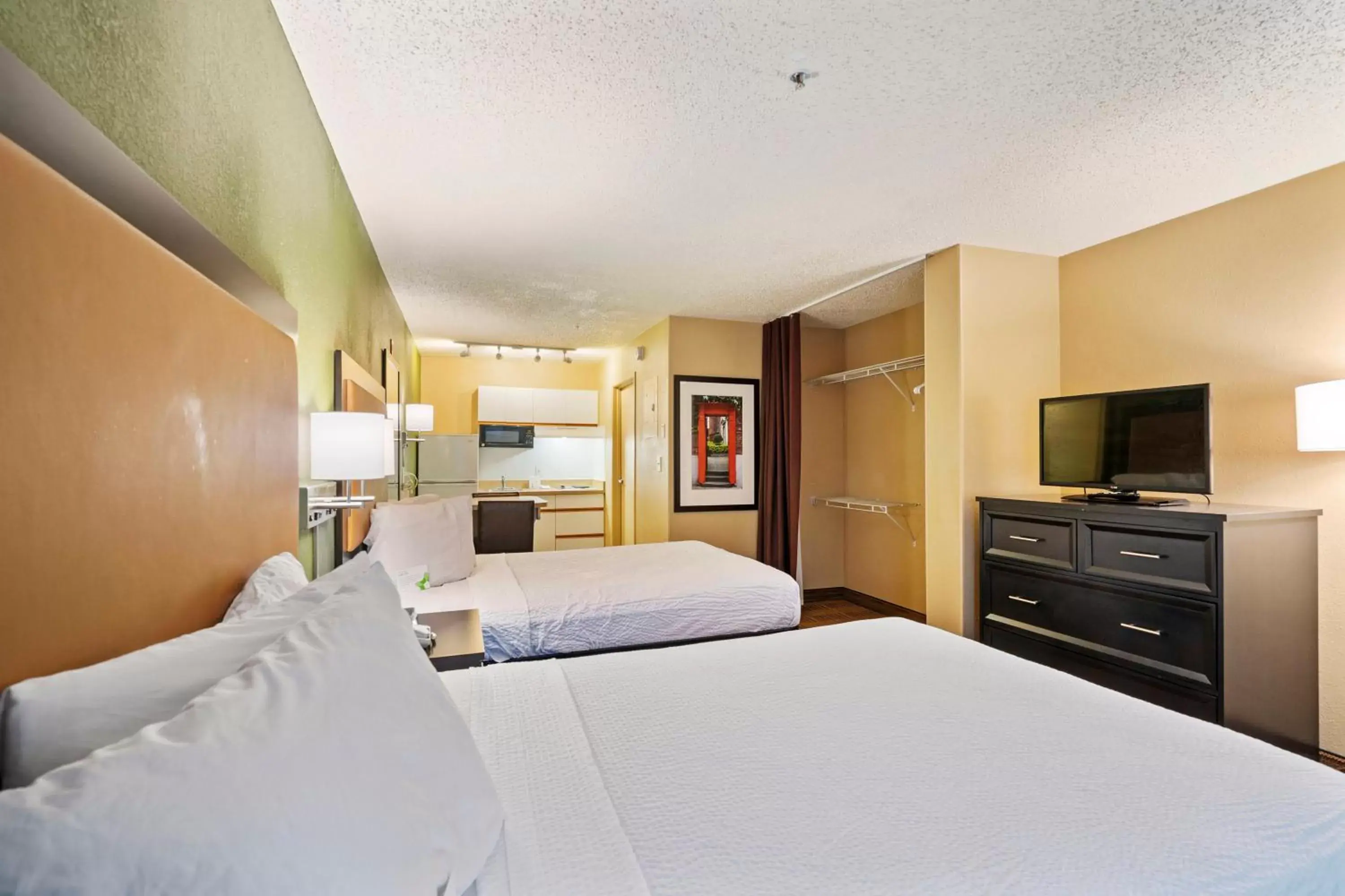 Bed in Extended Stay America Suites - Washington, DC - Reston