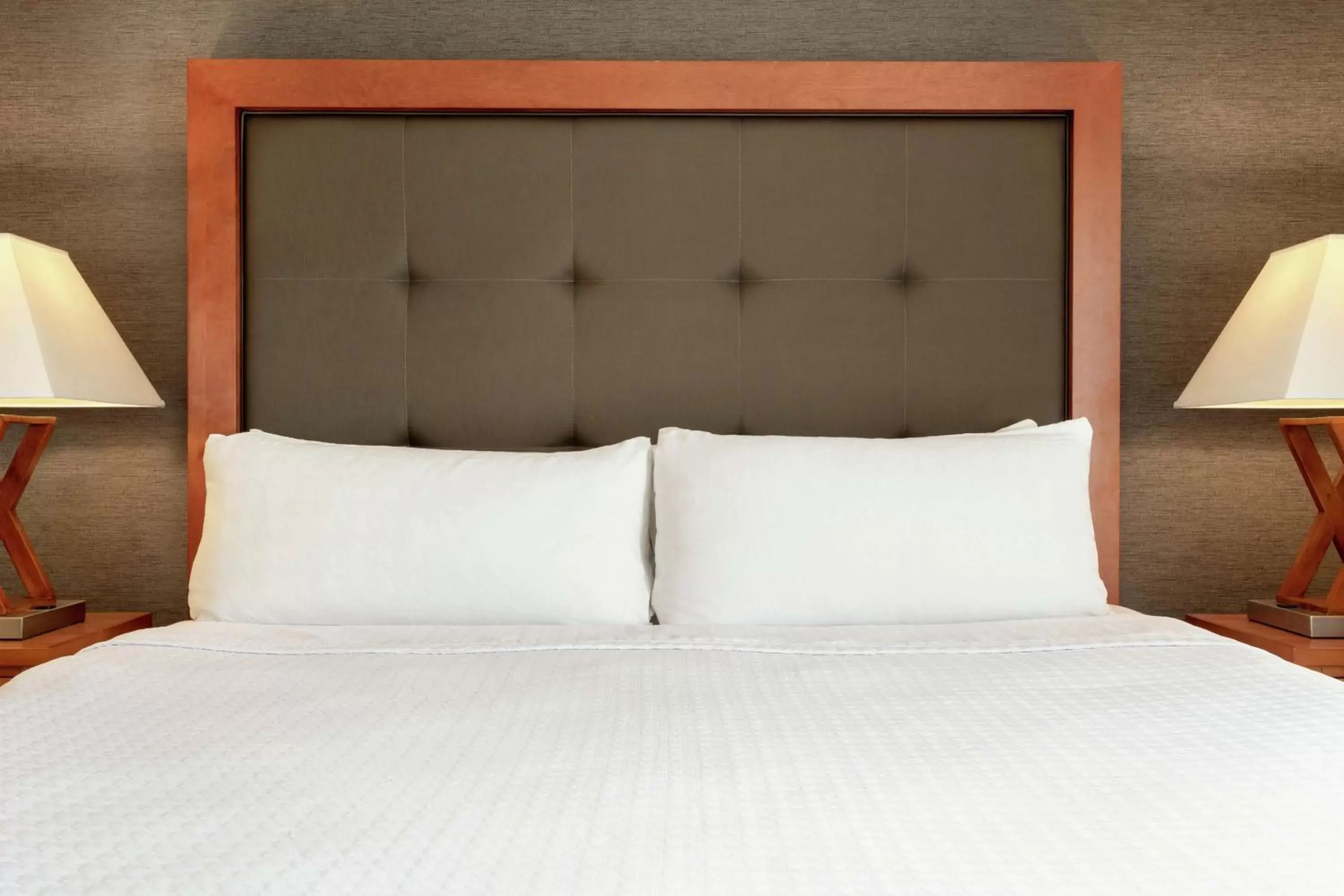 Bed in Homewood Suites by Hilton Allentown-West/Fogelsville