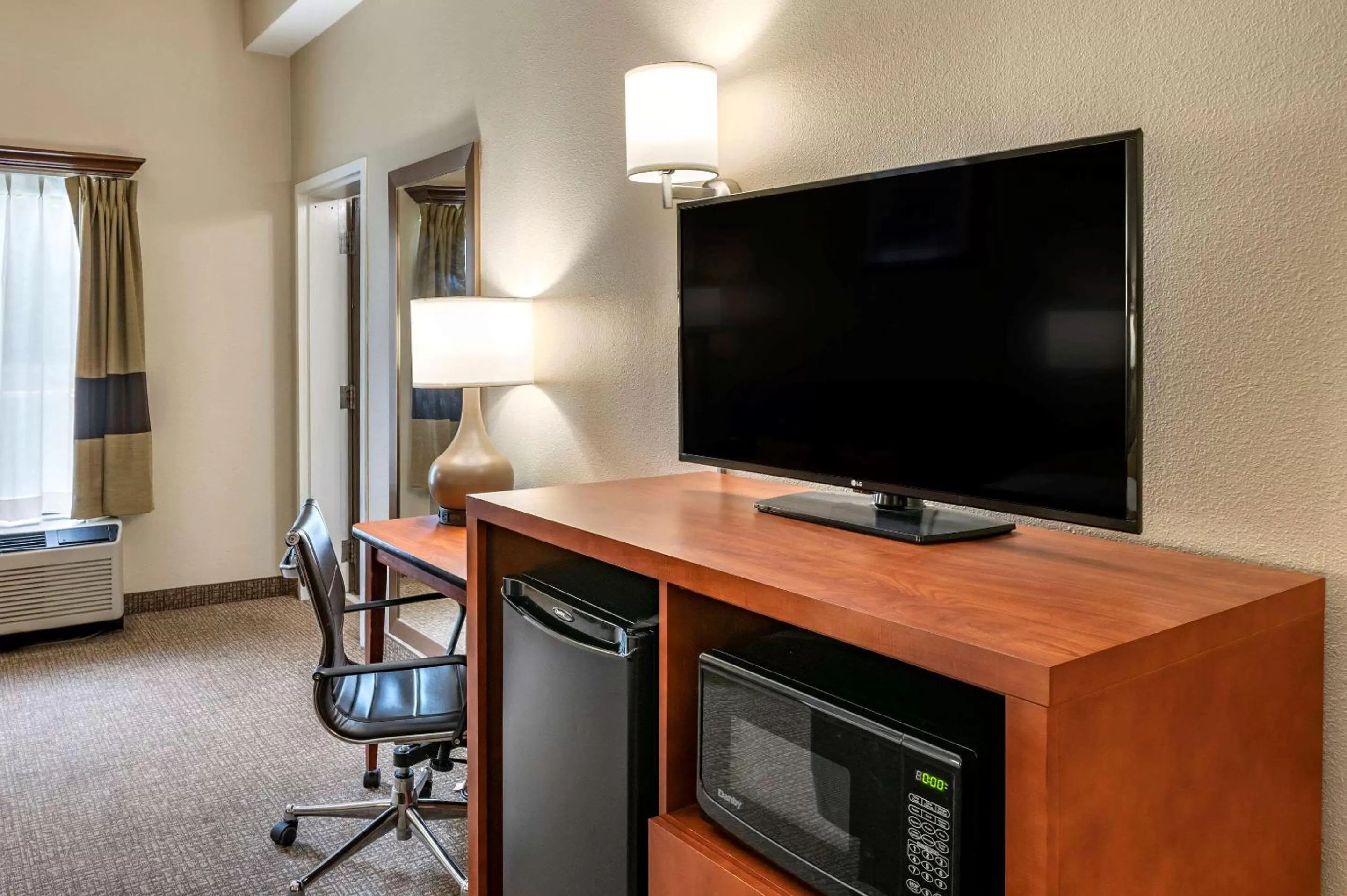 Photo of the whole room in Comfort Inn Oxford - University Area