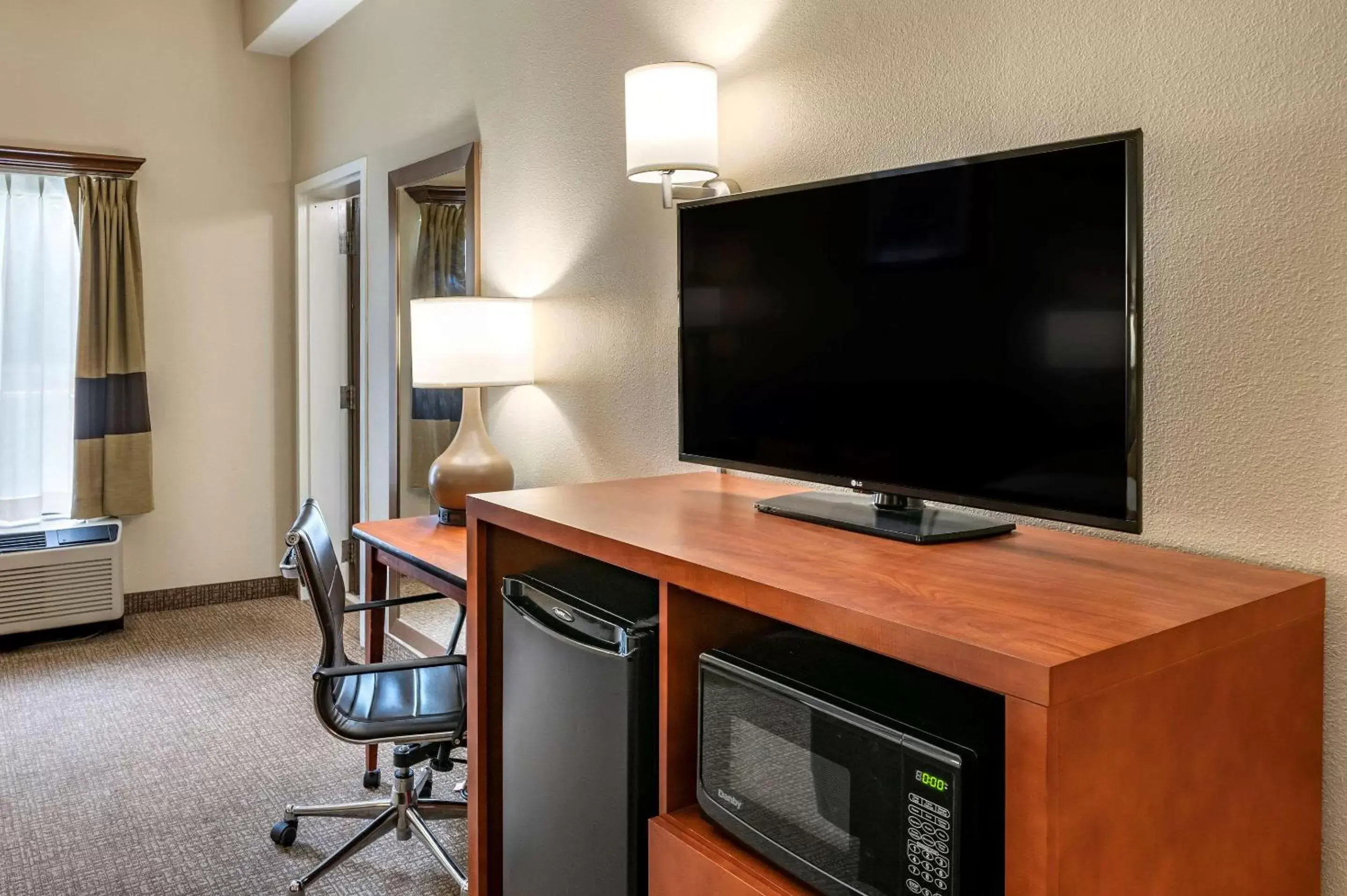 Photo of the whole room in Comfort Inn Oxford - University Area Photo of the whole room in Comfort Inn Oxford - University Area