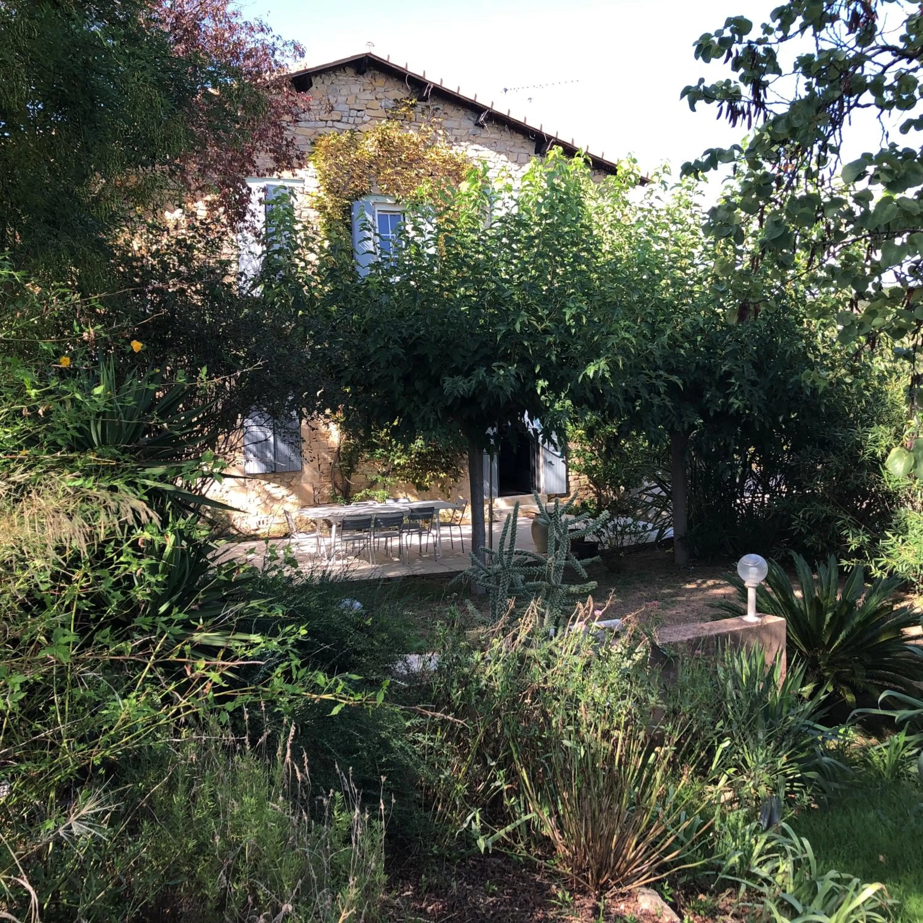 Patio, Garden in Le Mas des Oliviers Nîmes