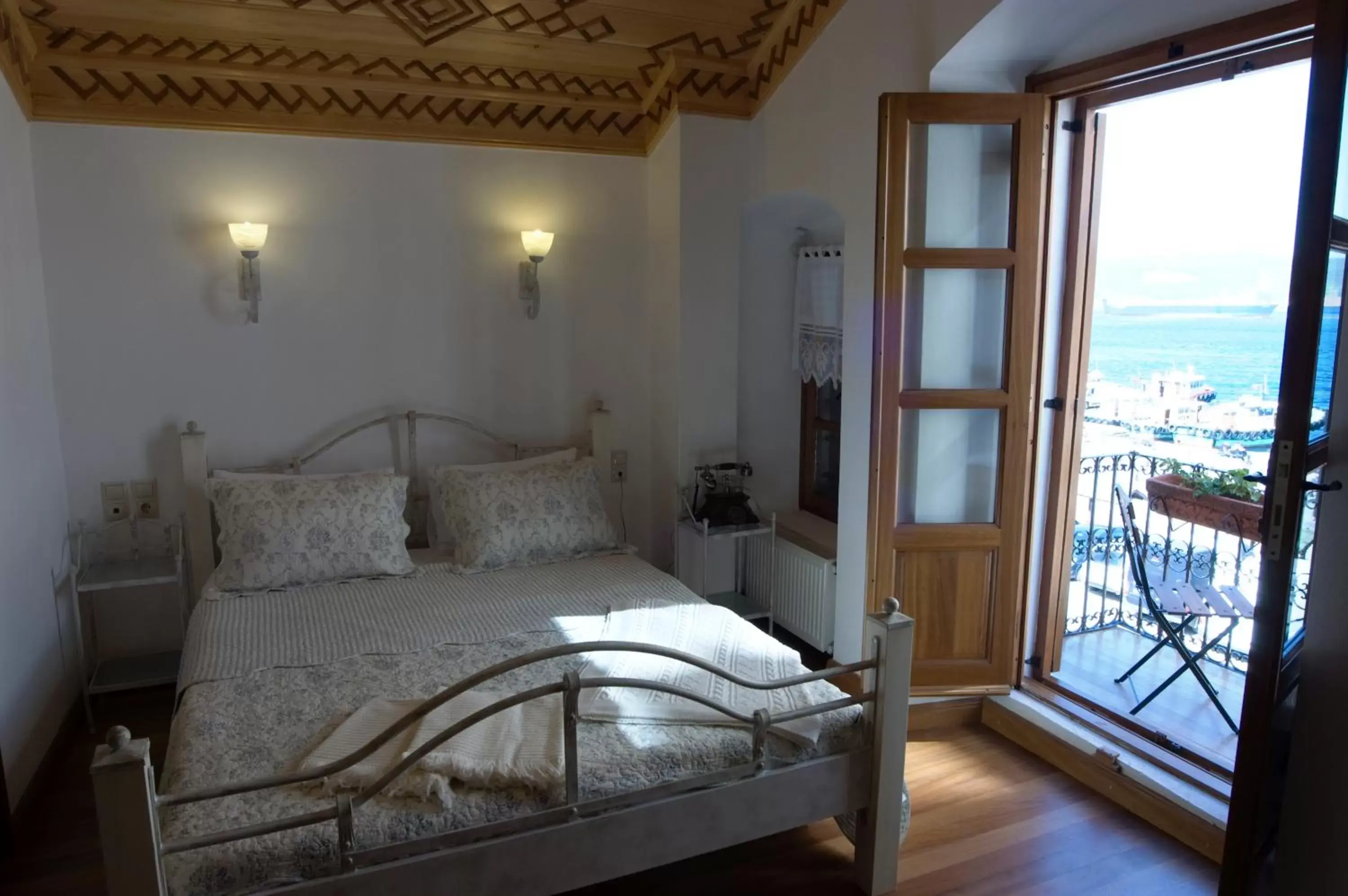 Balcony/Terrace, Bed in Hotel Des Etrangers - Special Category Balcony/Terrace, Bed in Hotel Des Etrangers - Special Category