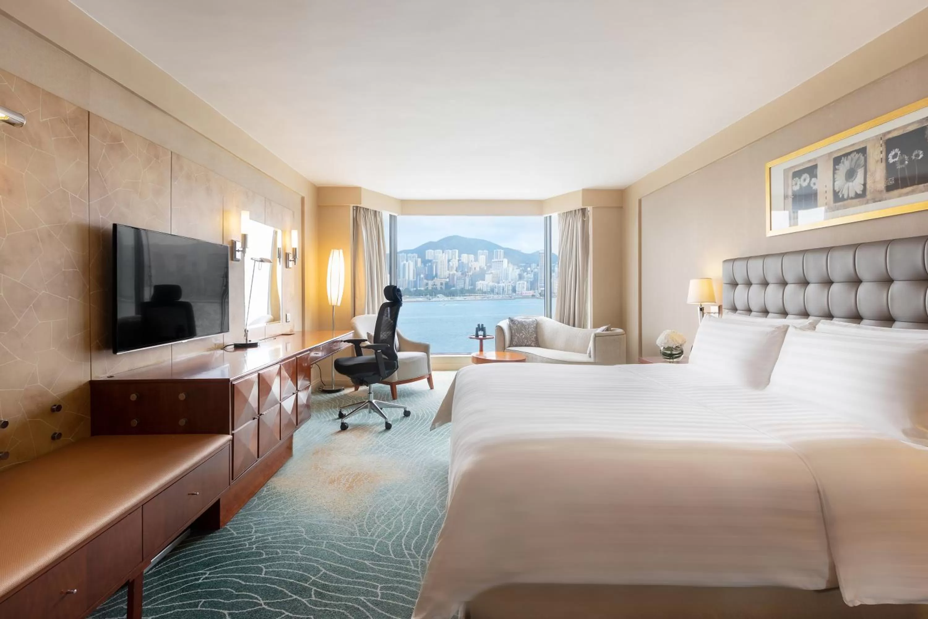 View (from property/room), Bed in Kowloon Shangri-La, Hong Kong