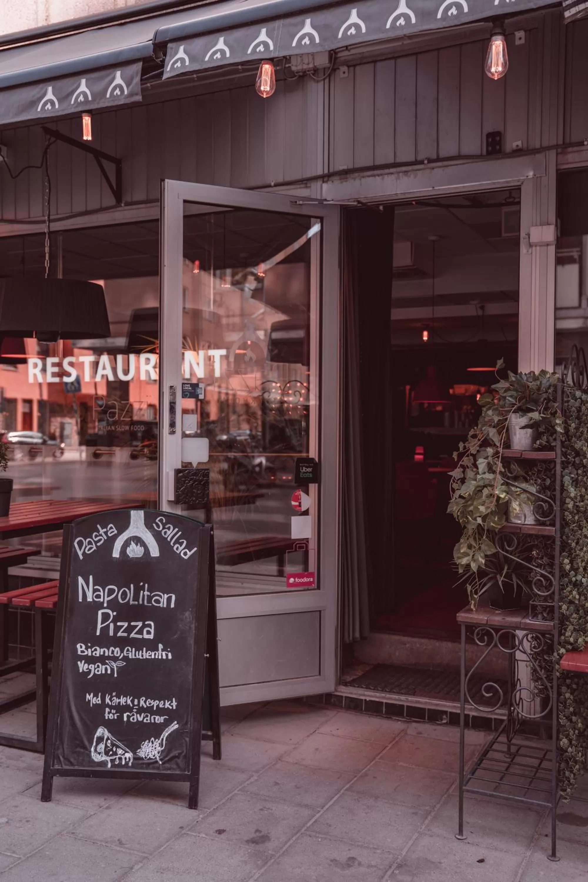 Restaurant/places to eat in Hotel Point