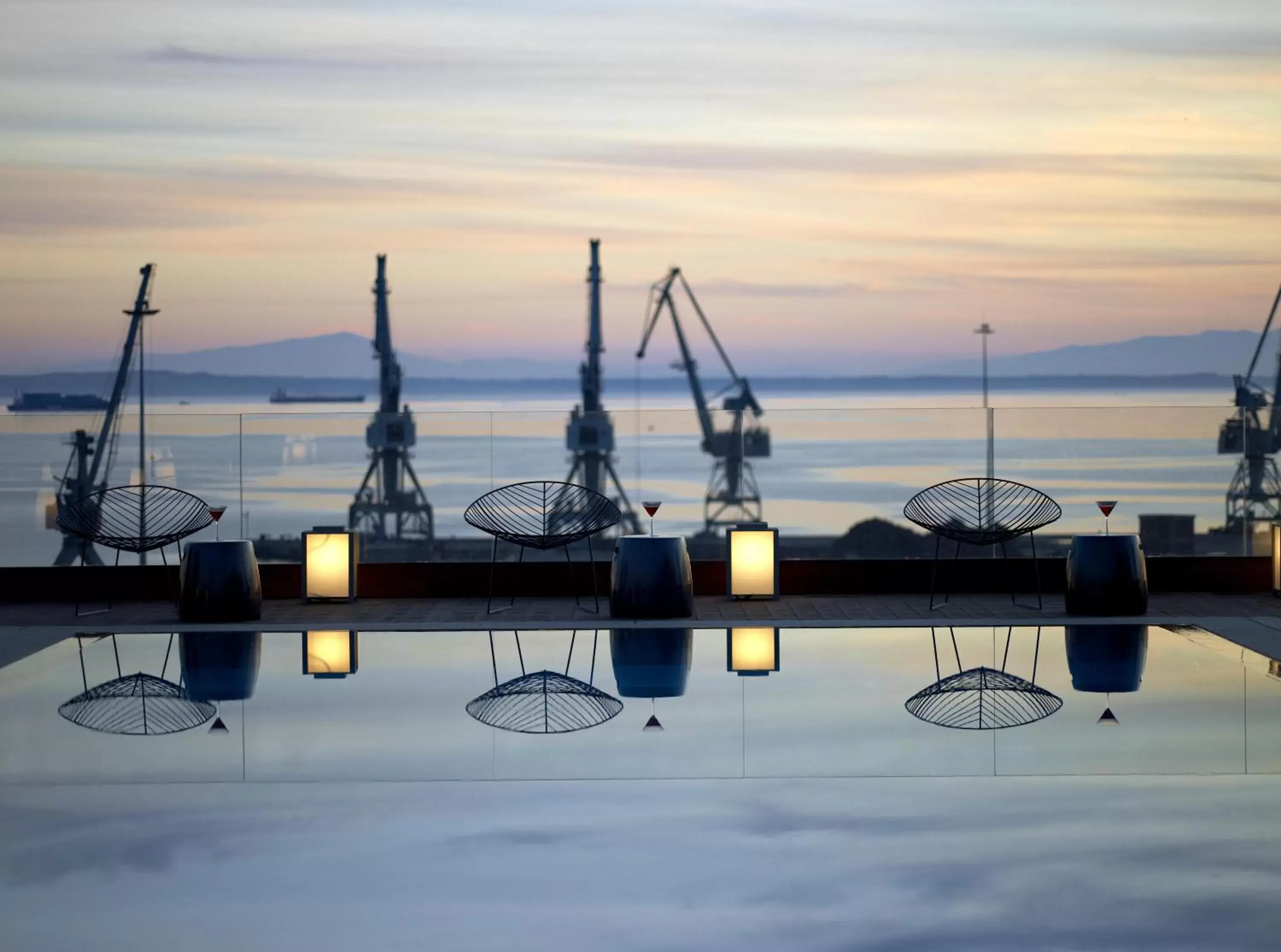 Restaurant/places to eat, Swimming Pool in The Met Hotel Thessaloniki, a Member of Design Hotels