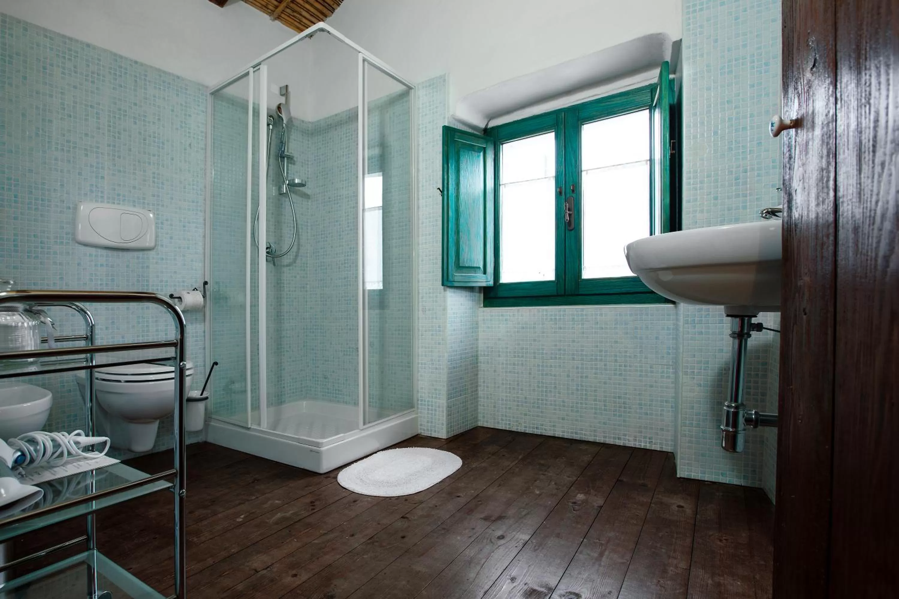Shower, Bed in B&B Charme Sa Pardina