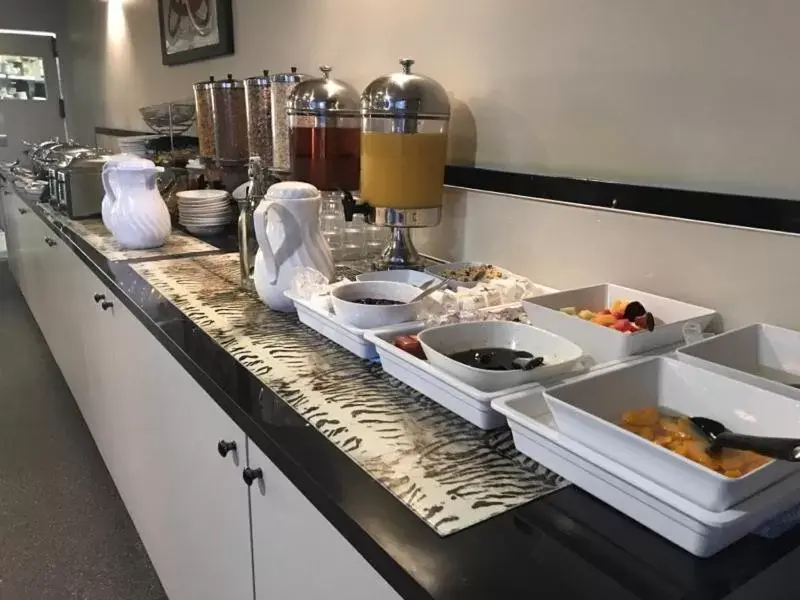 Breakfast in Cattlemans Country Motor Inn & Serviced Apartments