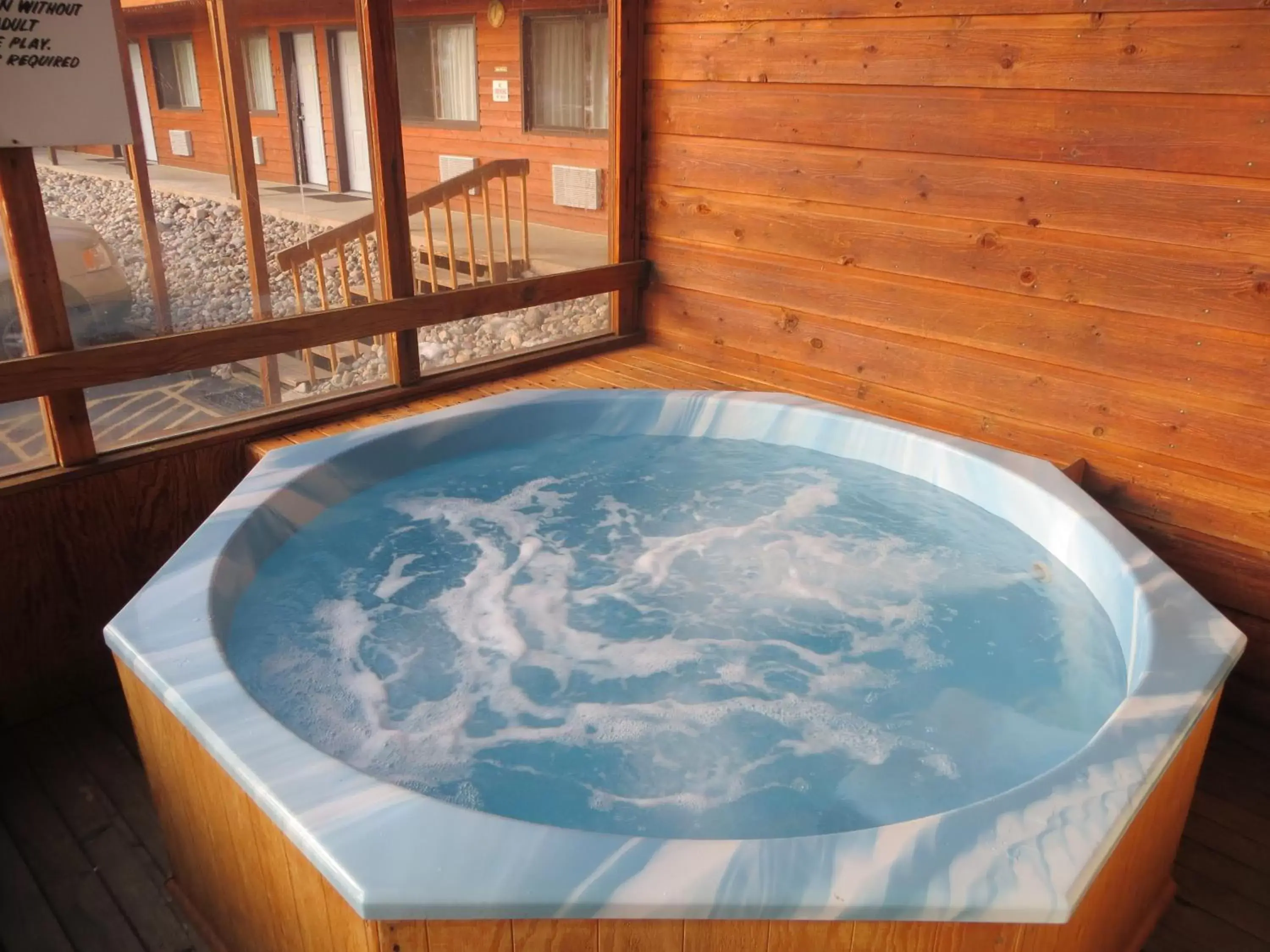 Hot Tub, Swimming Pool in Big Horn Lodge