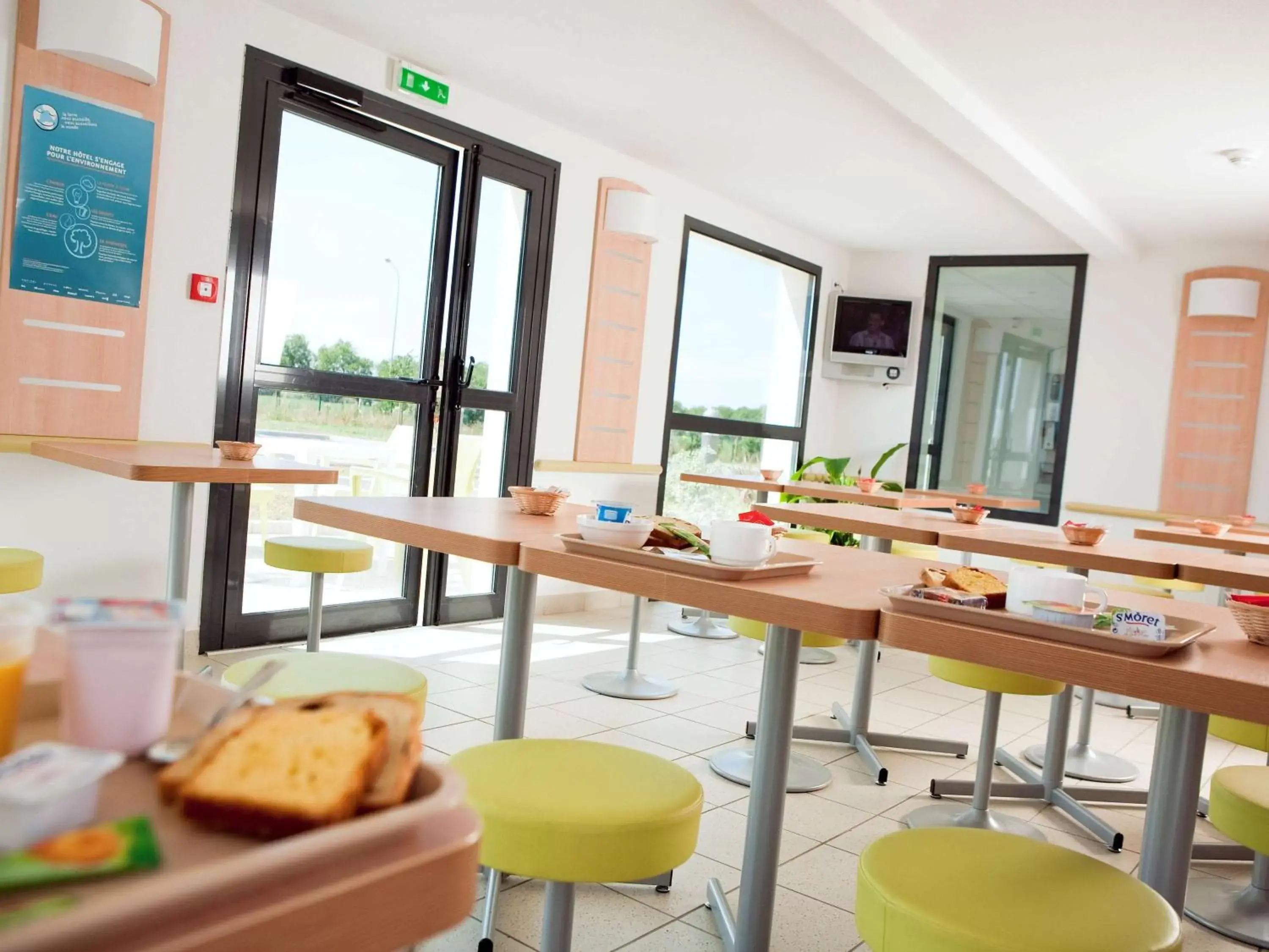 Restaurant/places to eat in ibis budget Niort - La Crèche