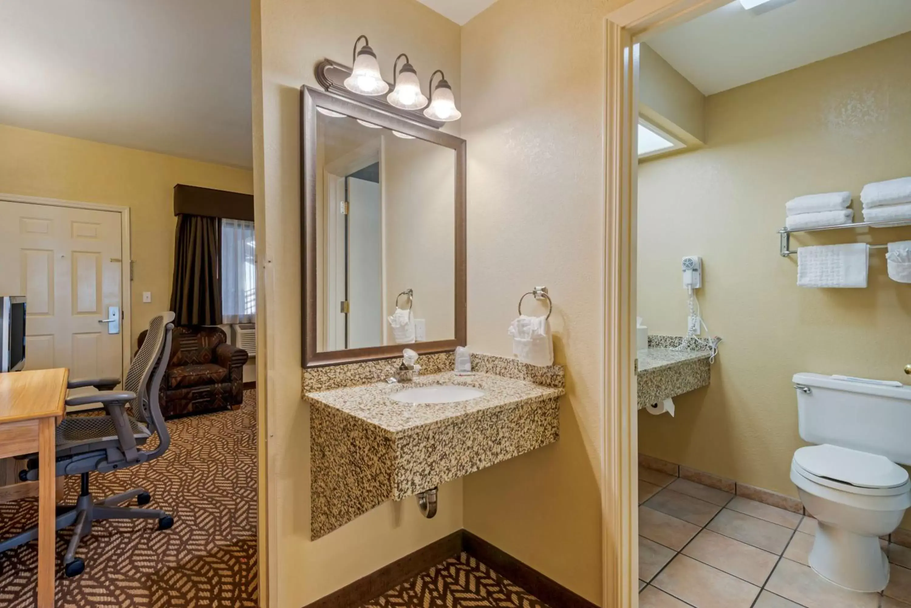 Bathroom in Best Western Turquoise Inn & Suites