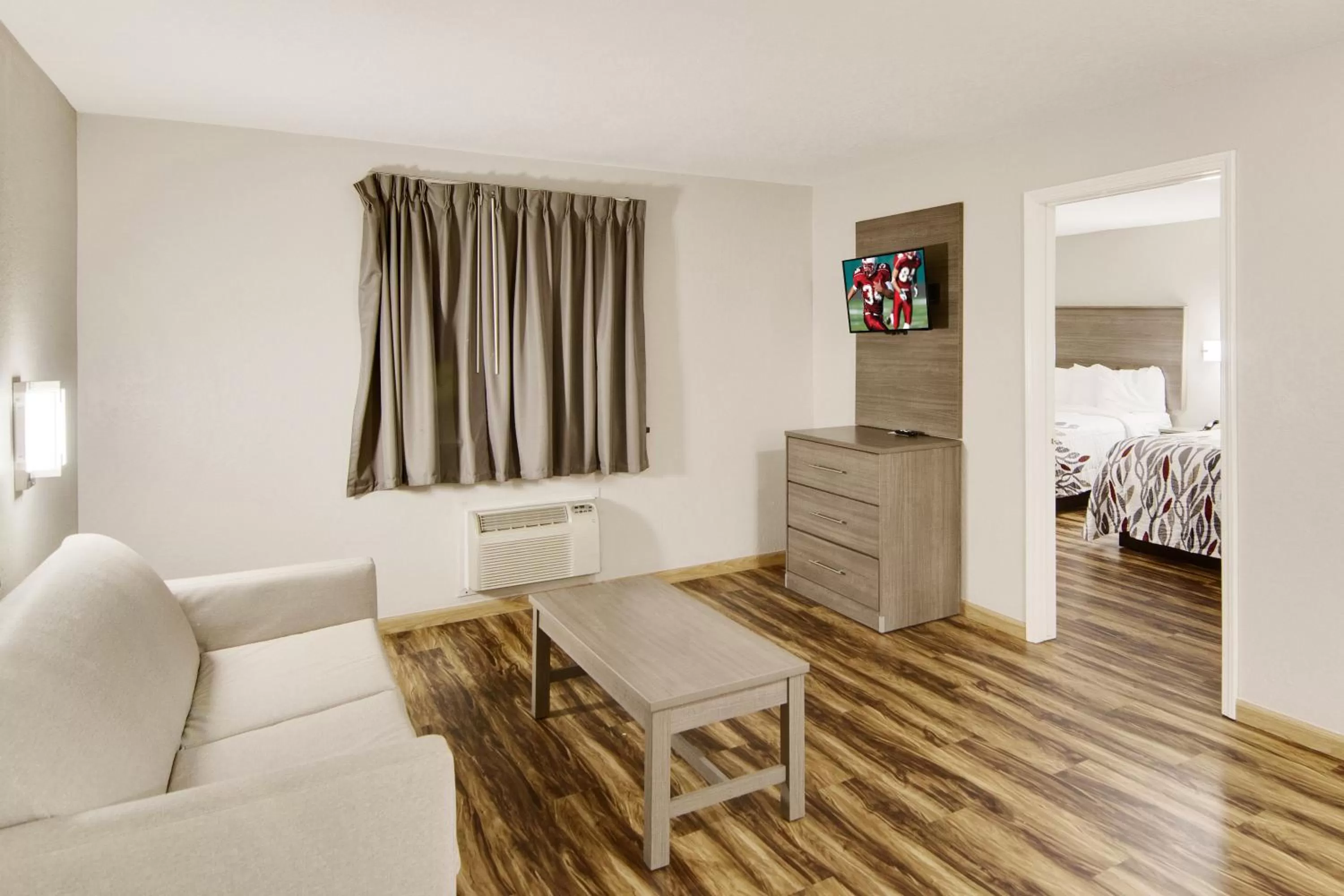 Photo of the whole room, Bed in Red Roof Inn & Suites Pensacola-NAS Corry