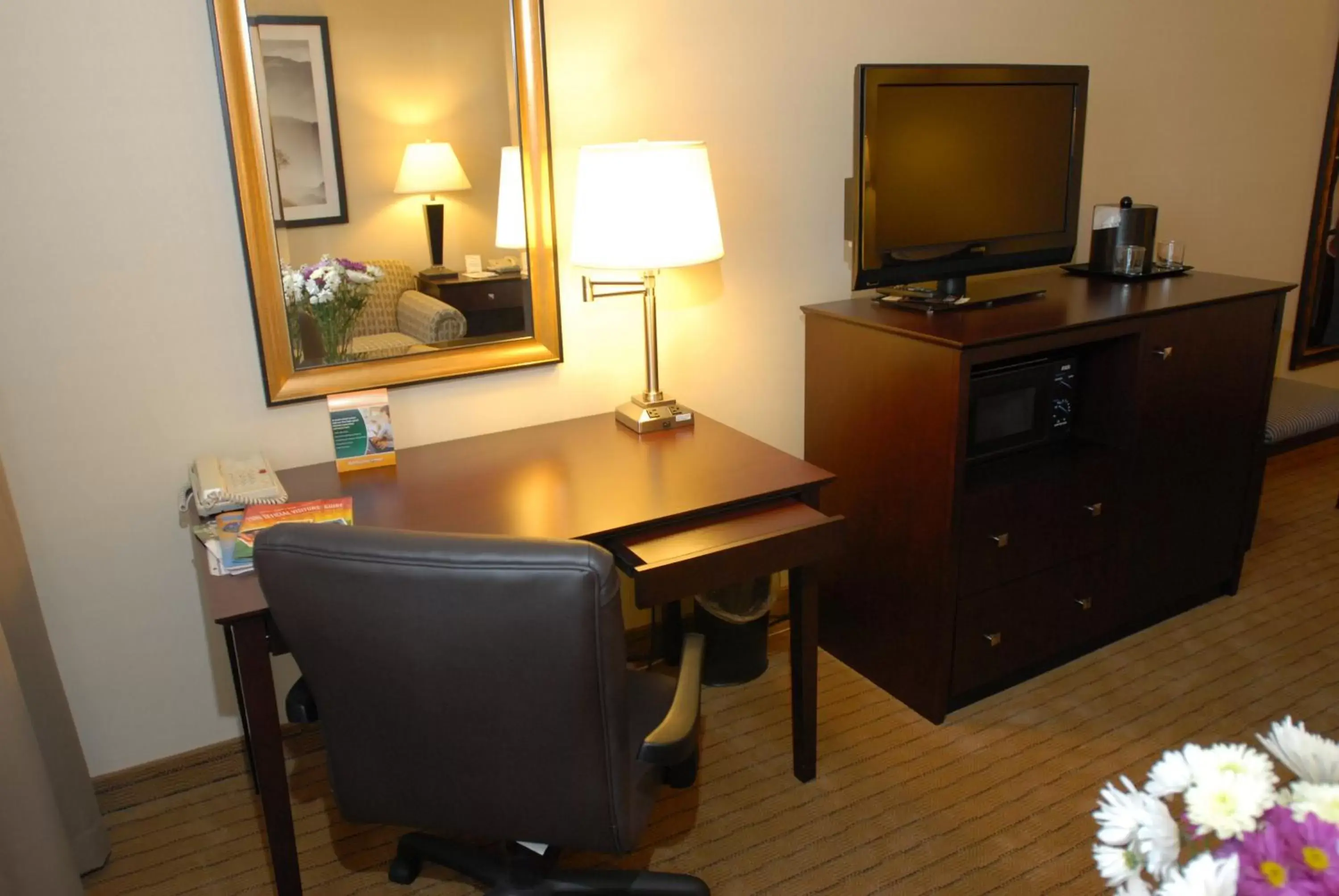 King Suite - Non-Smoking in Holiday Inn Canton-Belden Village by IHG King Suite - Non-Smoking in Holiday Inn Canton-Belden Village by IHG