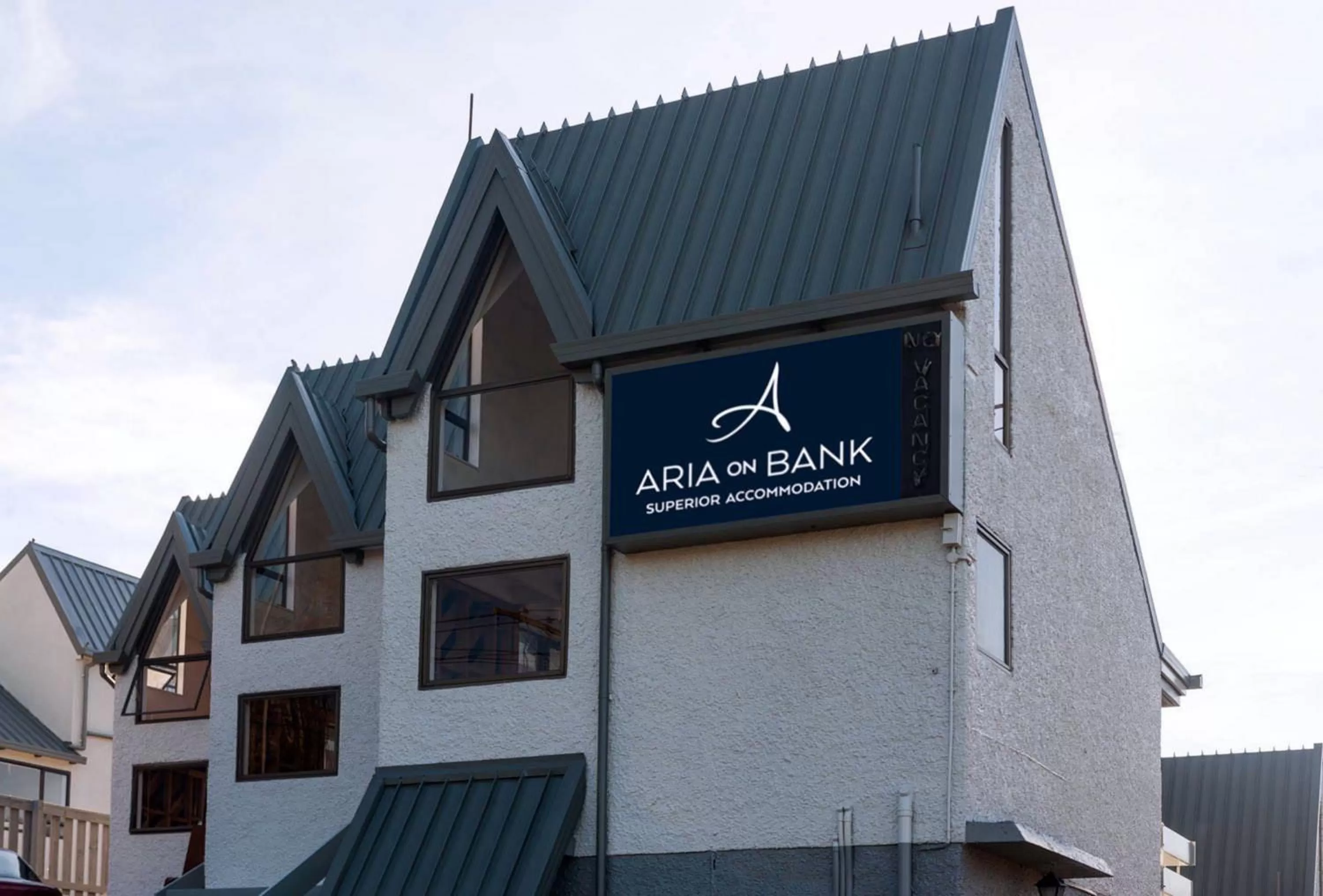 Property building in Aria on Bank