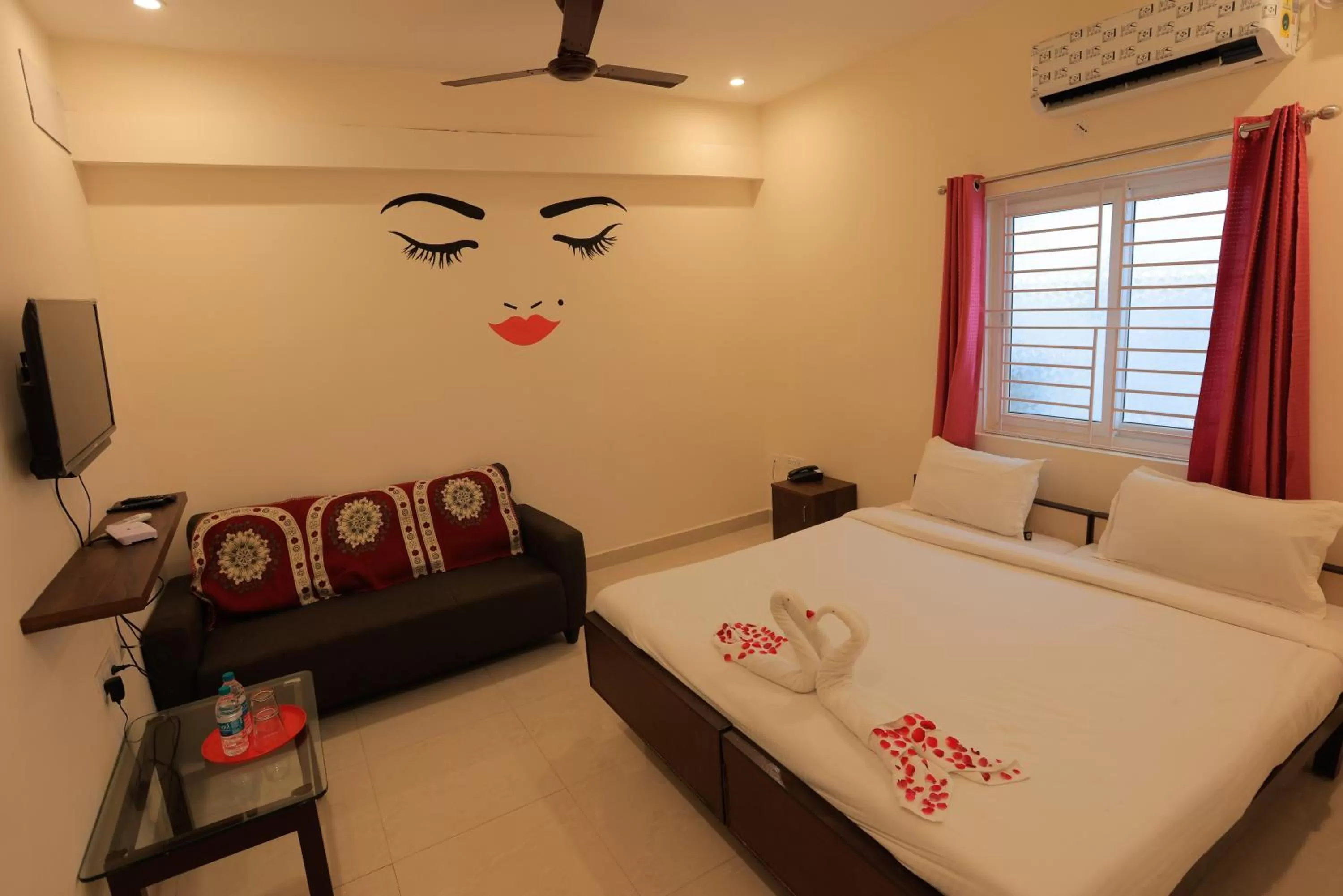 Photo of the whole room, Bed in Thiru Pavilion Retreat