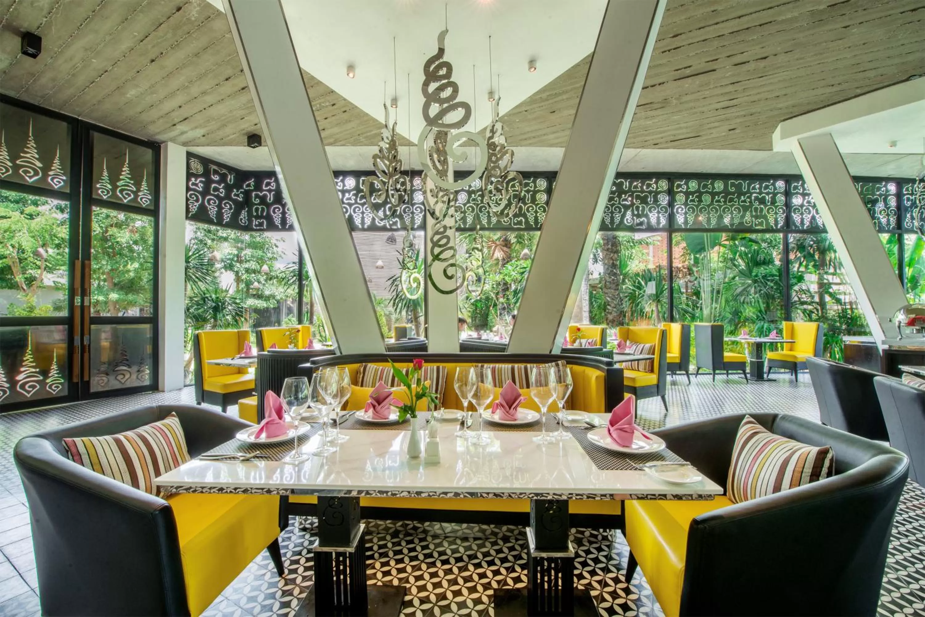 Restaurant/places to eat in Metta Residence & Spa