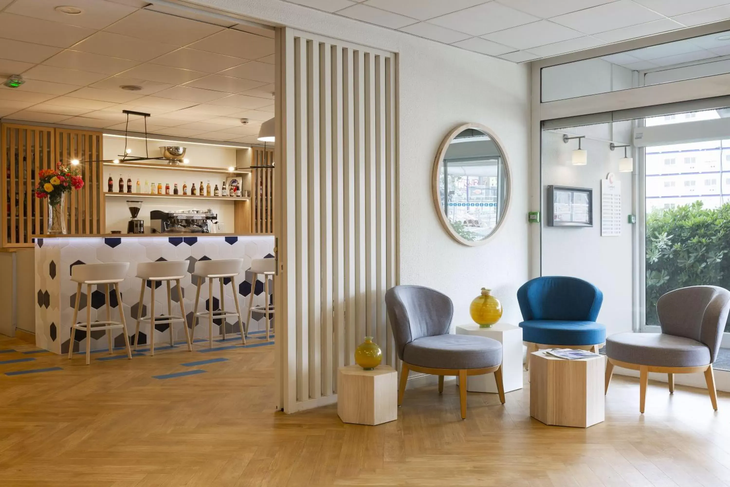 Lounge or bar, Lounge/Bar in Comfort Hotel Paris Porte d'Ivry