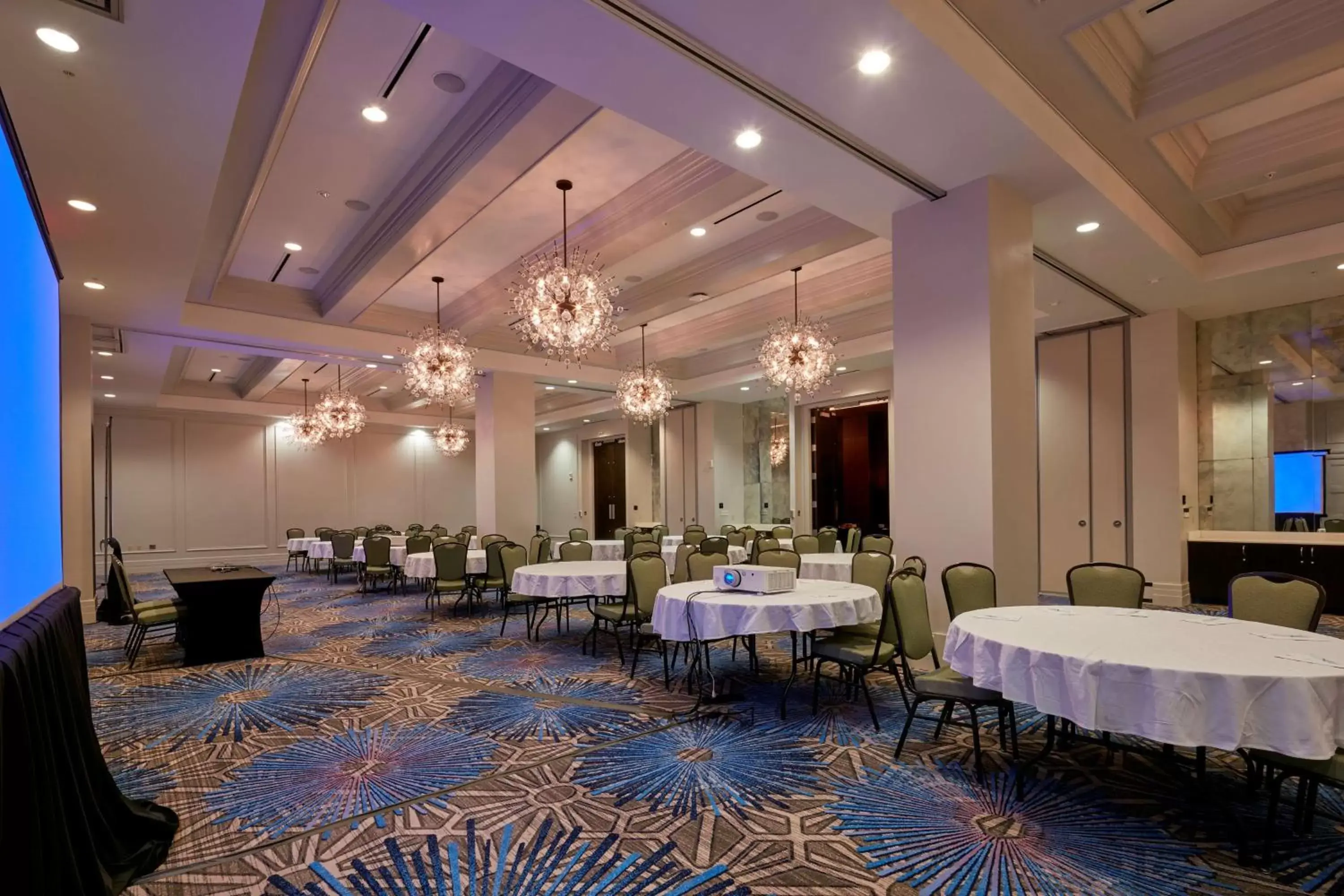 Meeting/conference room, Restaurant/Places to Eat in Embassy Suites Louisville Downtown