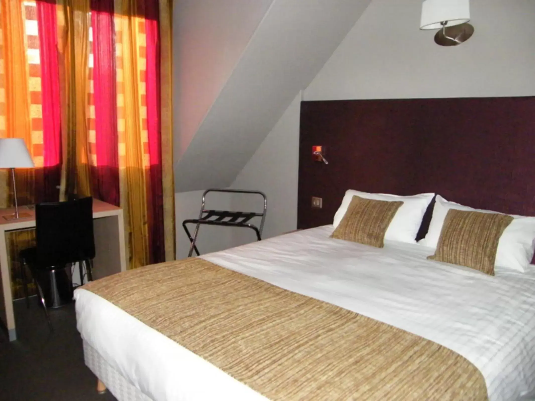 Bedroom, Bed in Hôtel Saint-Pierre