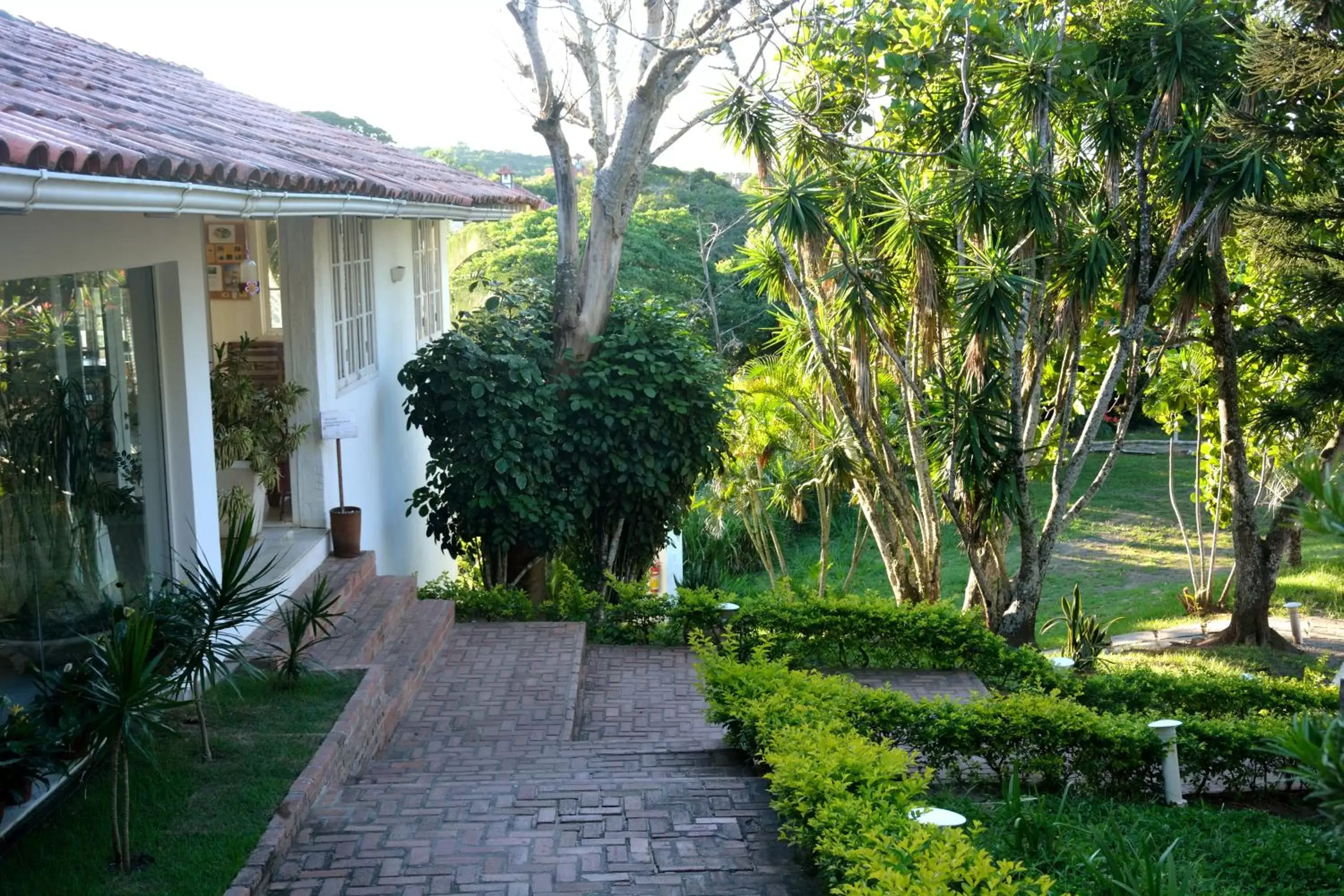 Facade/entrance, Garden in Apa Pau Brasil
