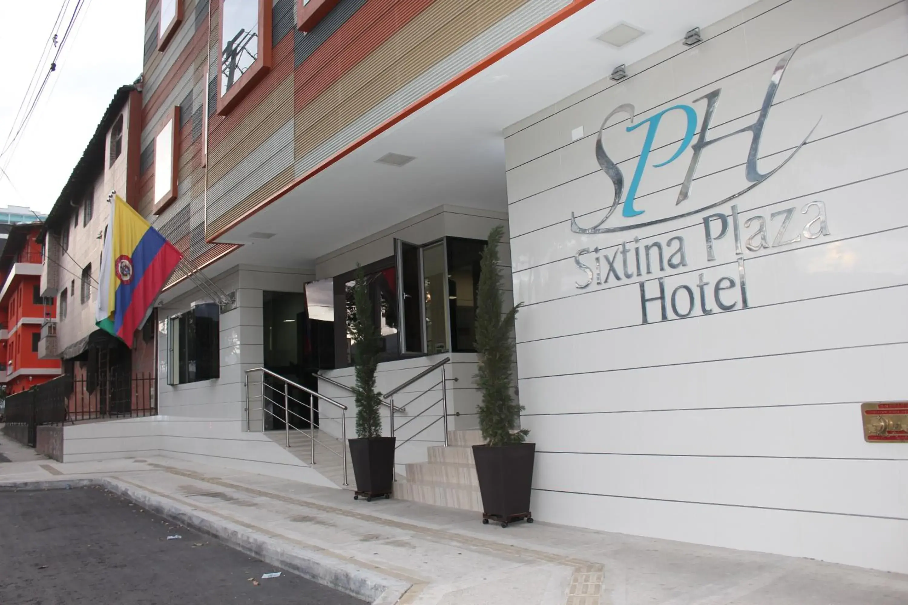 Facade/entrance in Hotel Sixtina Plaza Medellin Facade/entrance in Hotel Sixtina Plaza Medellin
