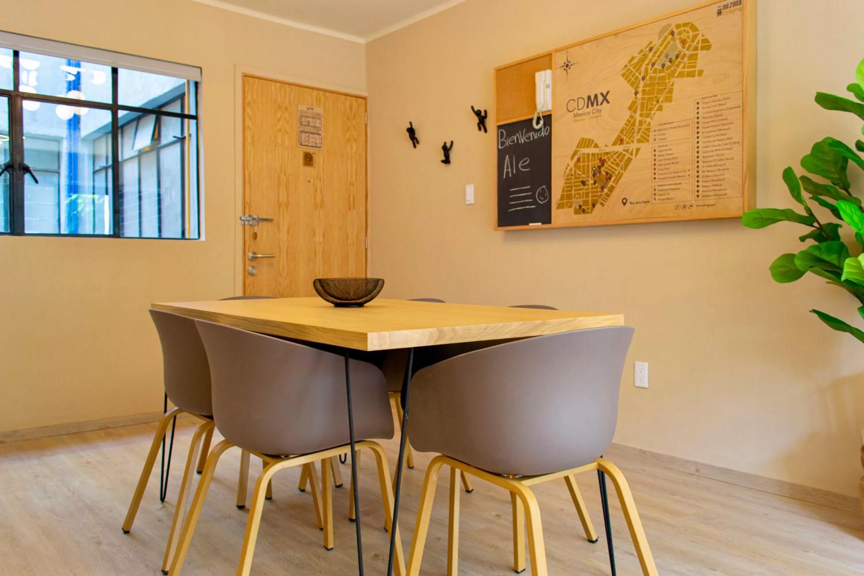 Dining area in Mi Zona Lodging WTC