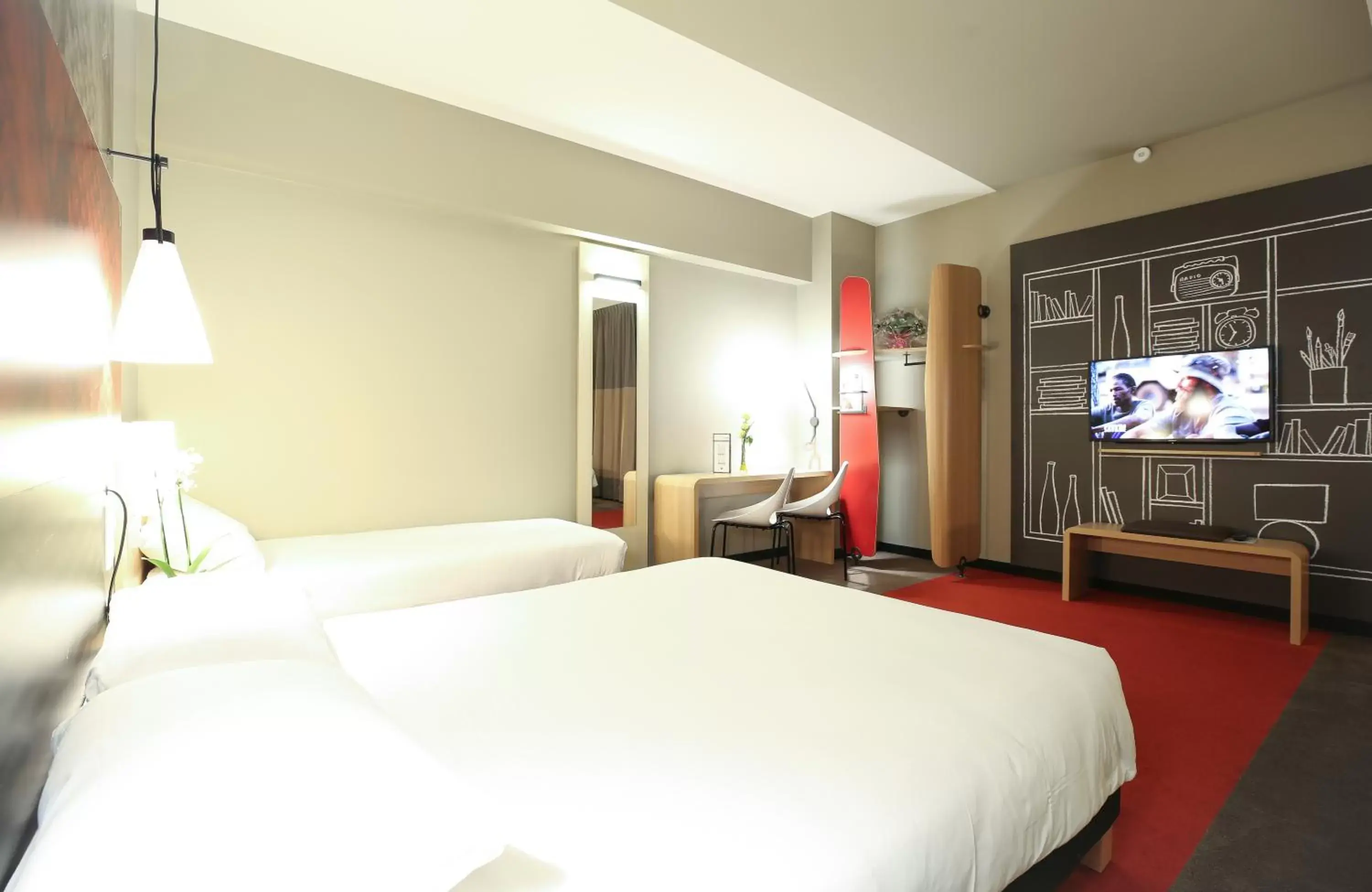 Bedroom, Bed in Ibis Niort Est Mendes France