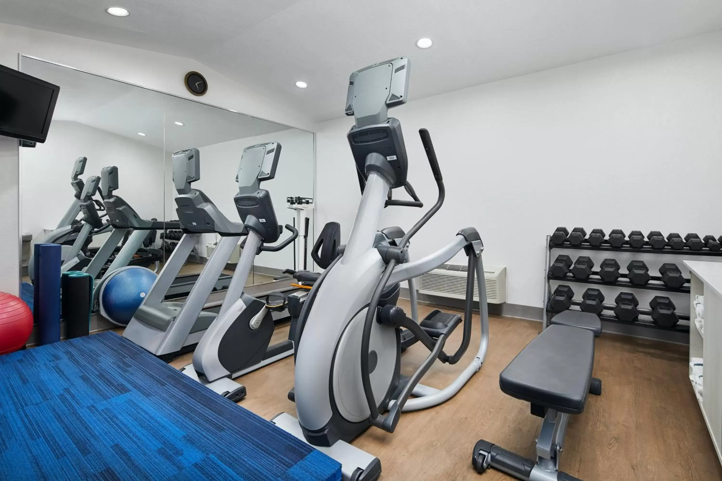 Spa and wellness centre/facilities, Fitness Center/Facilities in Holiday Inn Express Hotel & Suites Pensacola-West Navy Base, an IHG Hotel