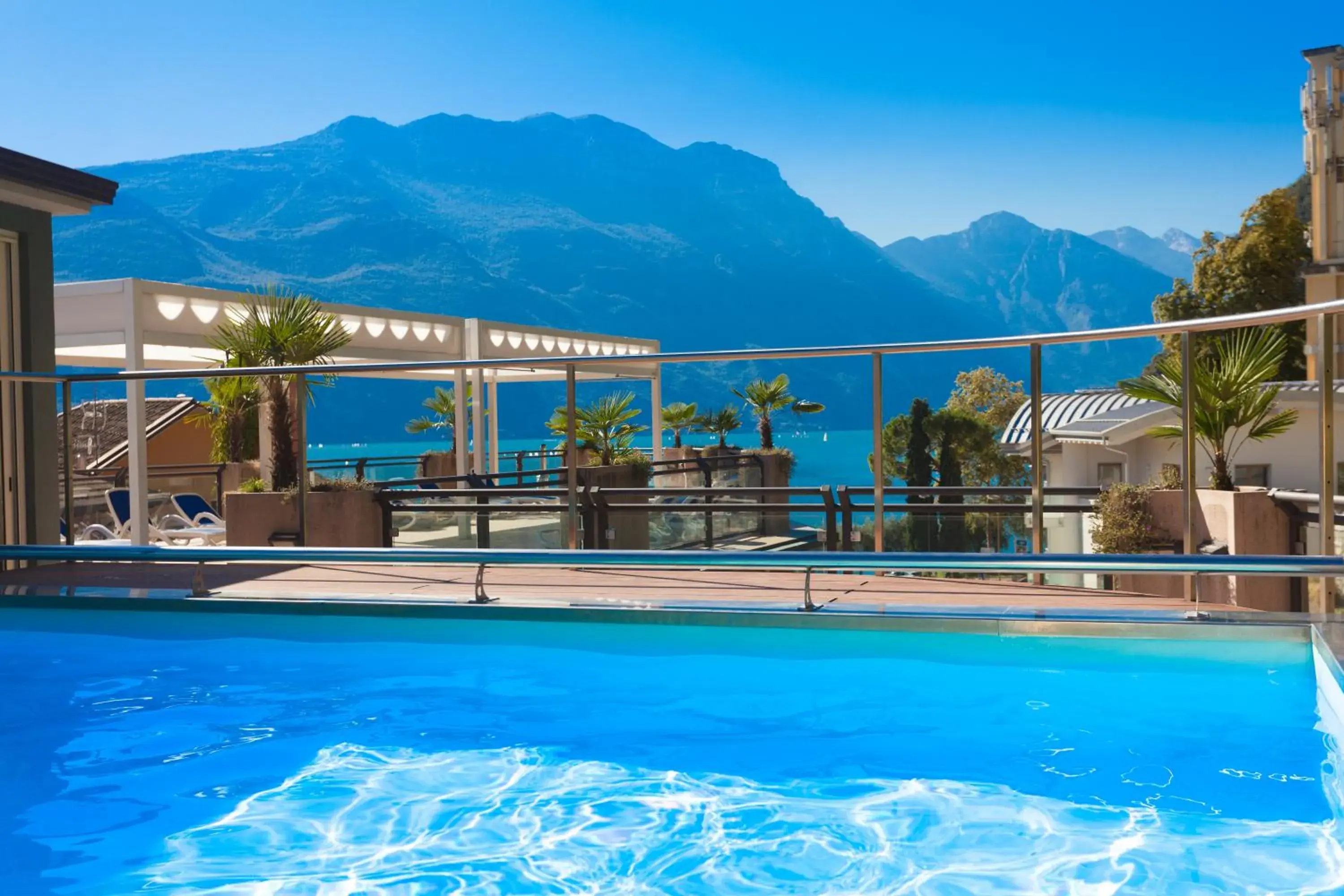 Solarium, Swimming Pool in Hotel Europa - Skypool & Panorama