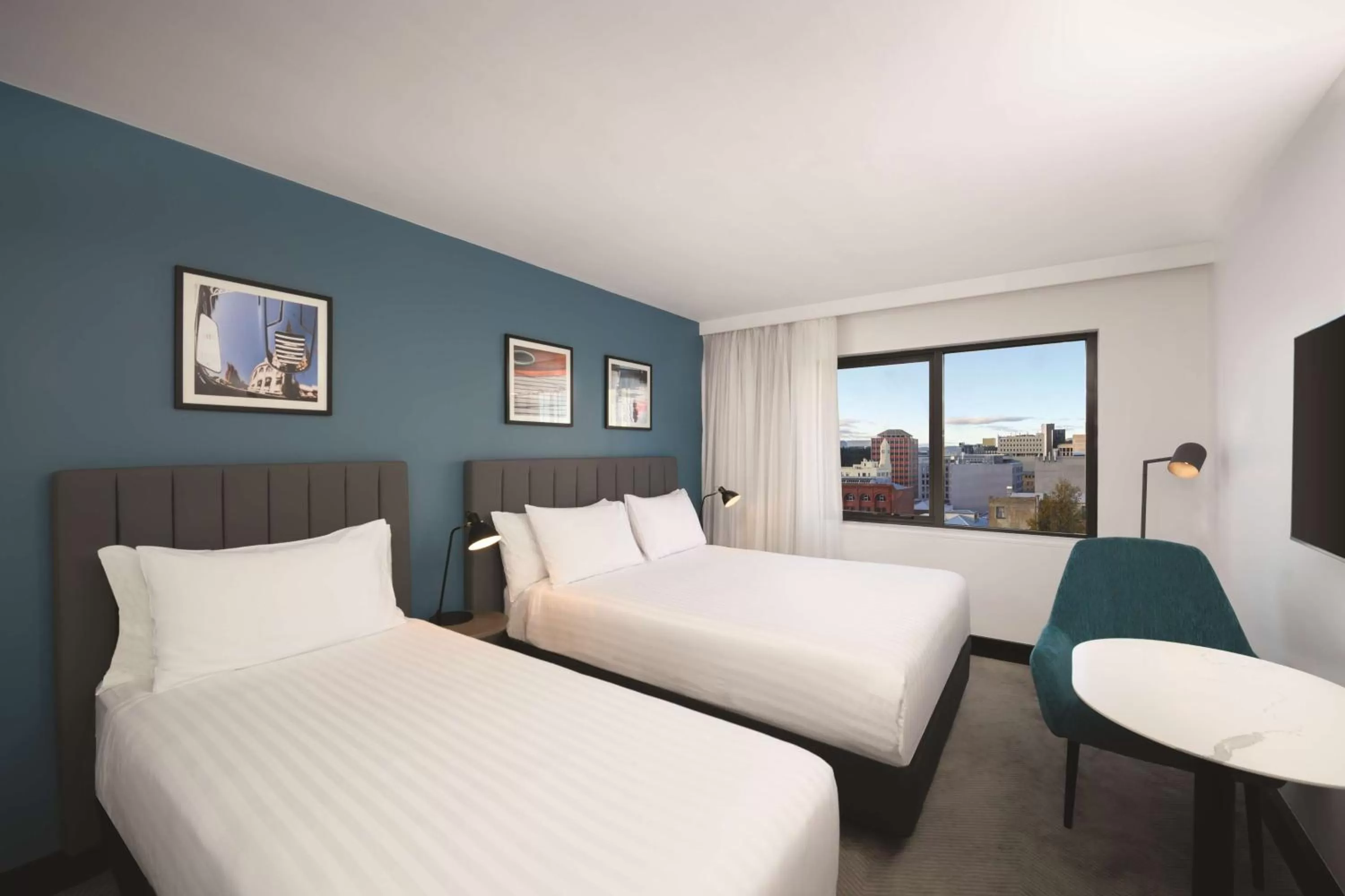 Bedroom, Bed in Travelodge Hotel Hobart