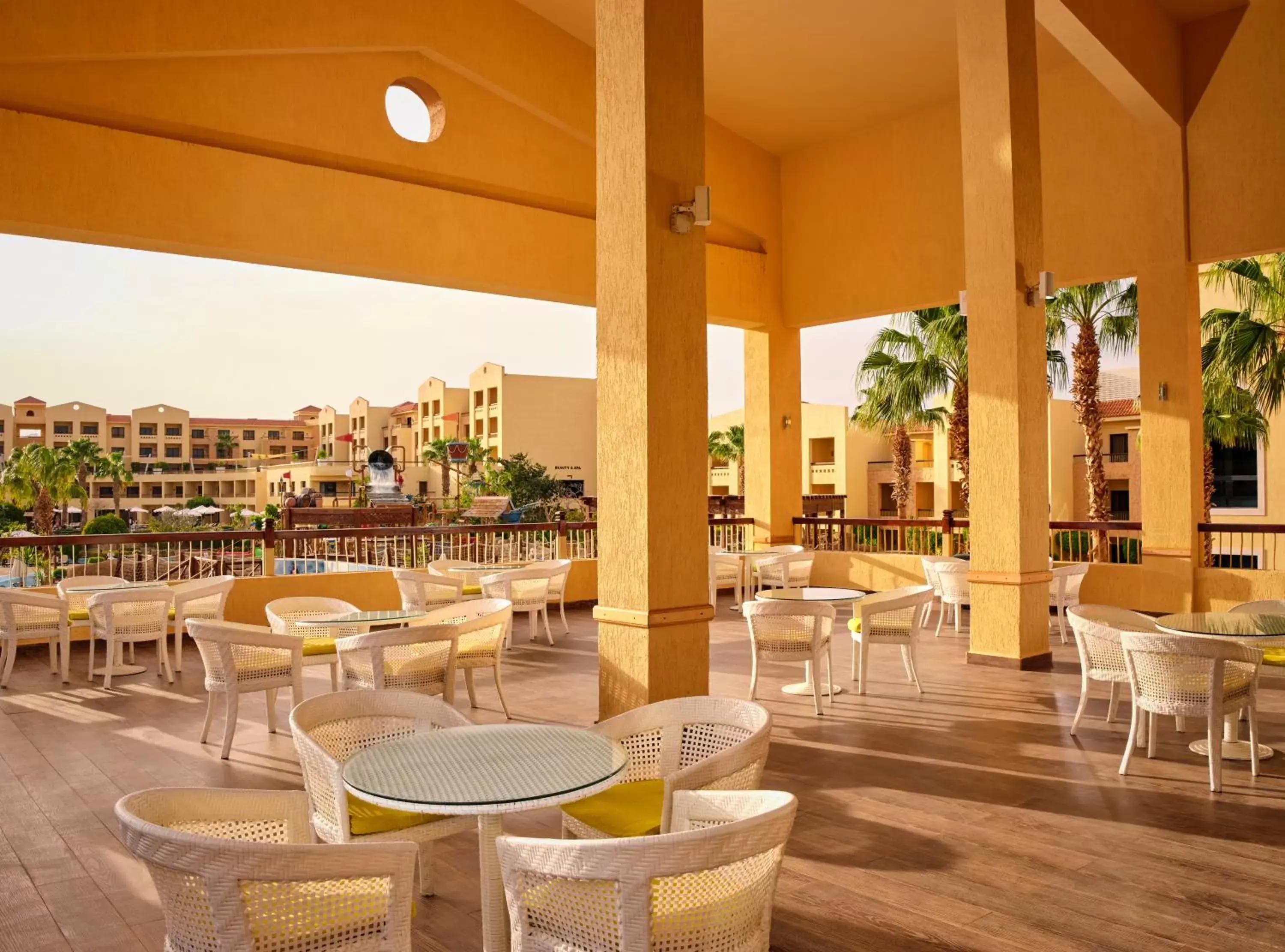 Balcony/Terrace, Restaurant/Places to Eat in Coral Sea Aqua Club Resort