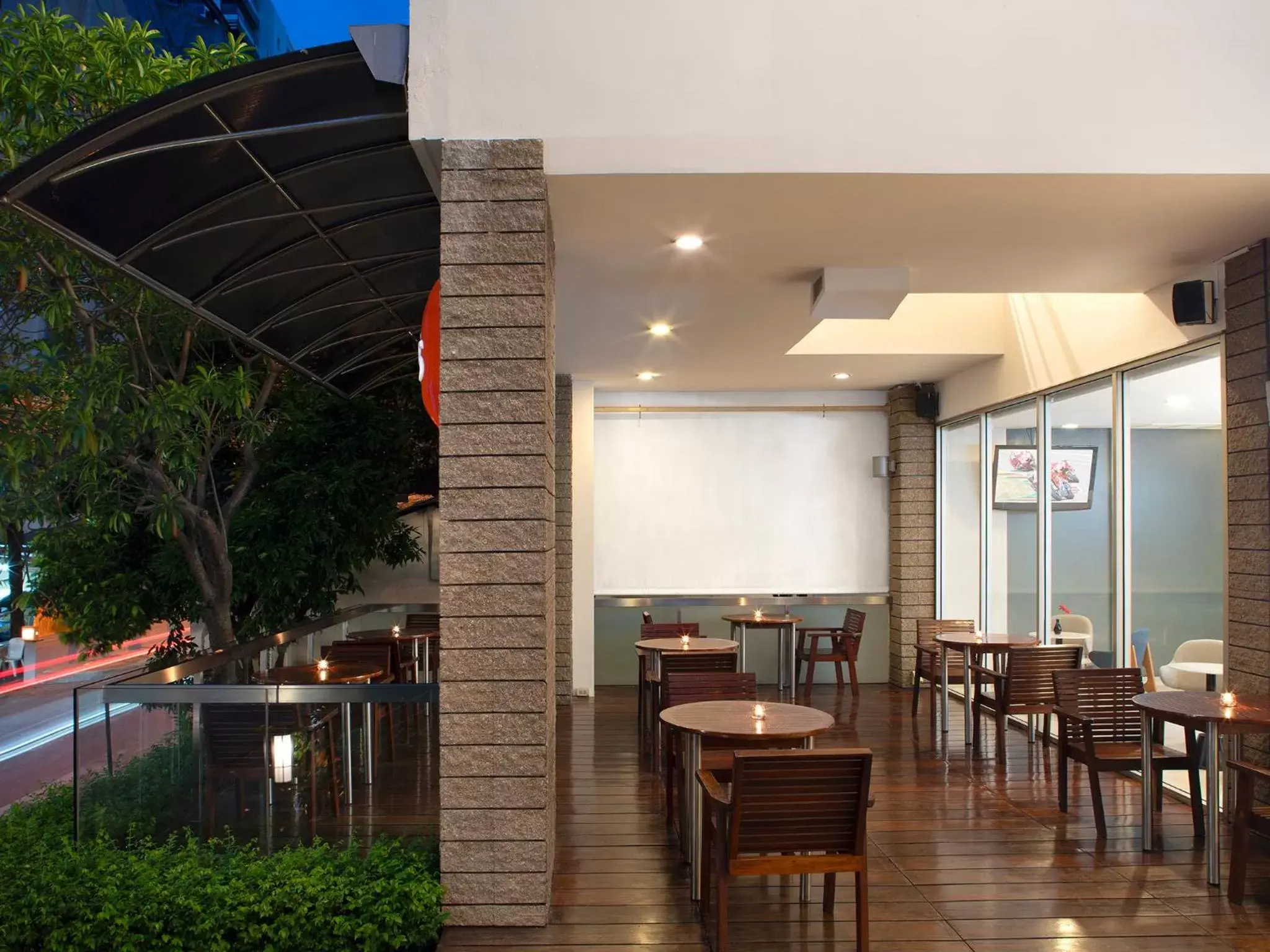 Patio, Restaurant/Places to Eat in ibis Bangkok Sathorn
