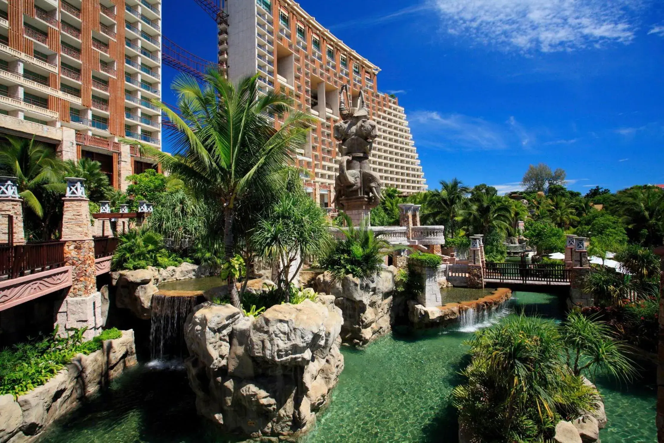 Swimming pool, Property Building in Centara Grand Mirage Beach Resort Pattaya - SHA Extra Plus