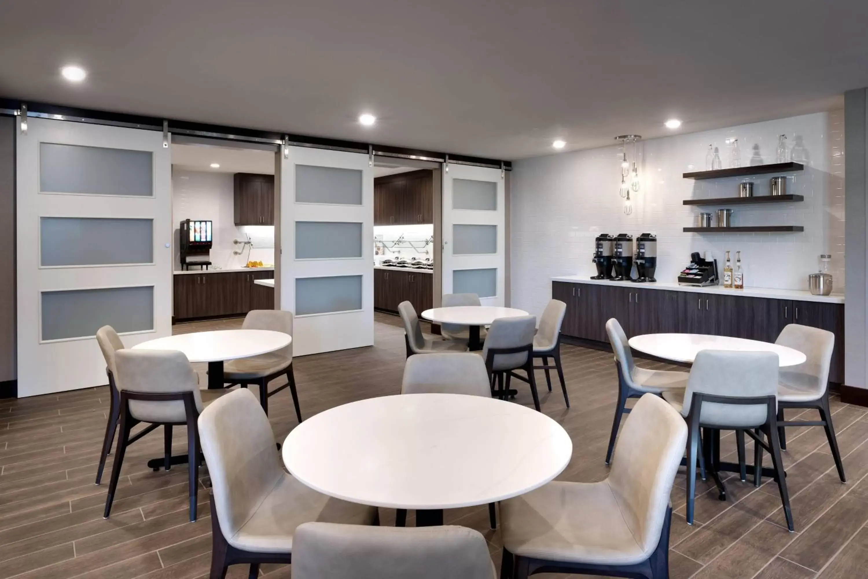 Breakfast, Lounge/Bar in Residence Inn by Marriott La Quinta