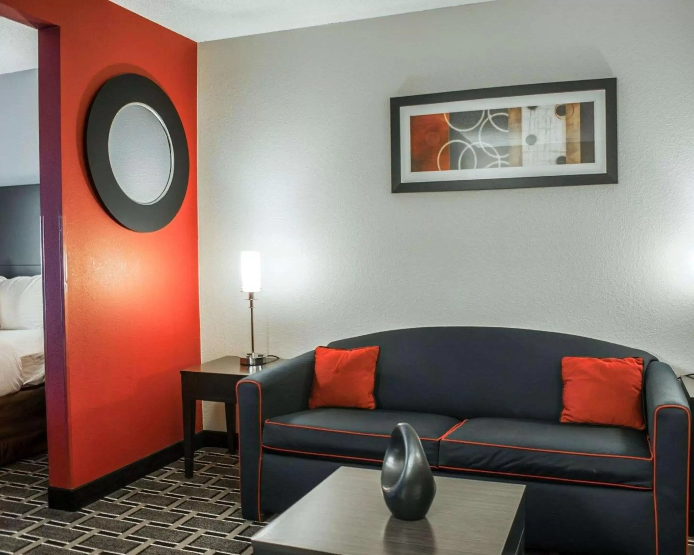 Bedroom, Seating Area in Comfort Suites Airport Nashville