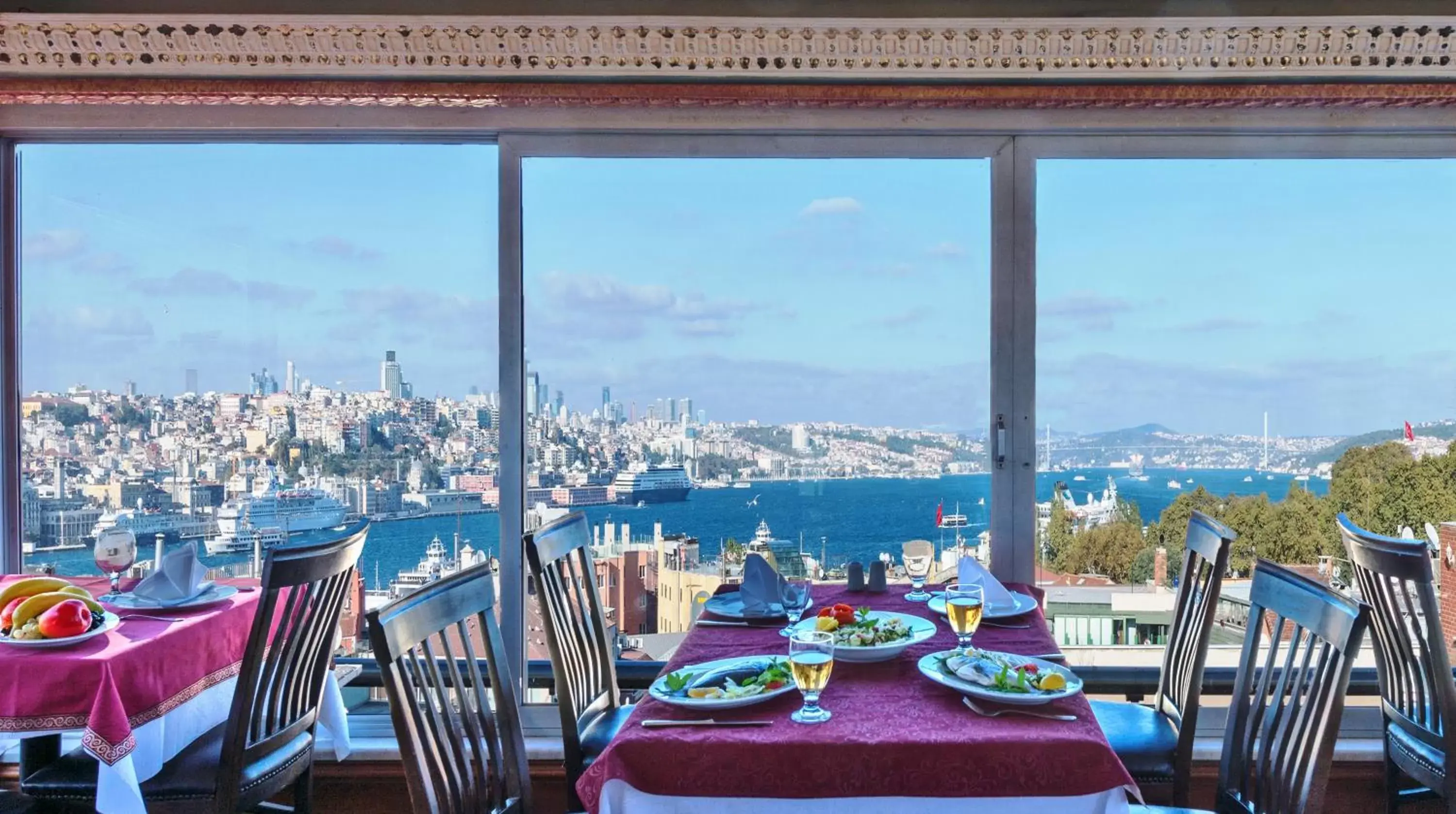 Restaurant/places to eat in Golden Horn Hotel
