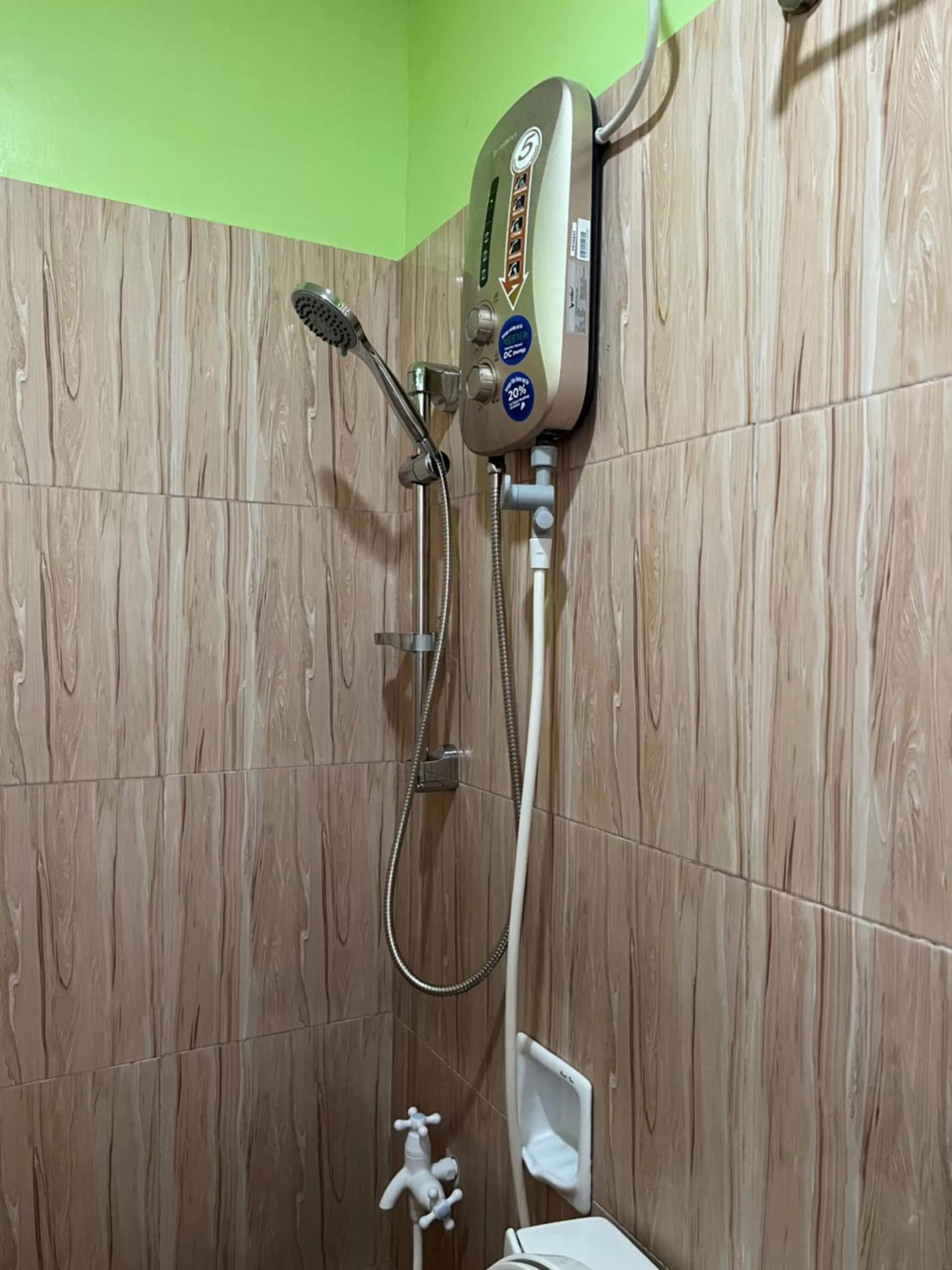 Shower in Ging-Ging Hotel And Resort