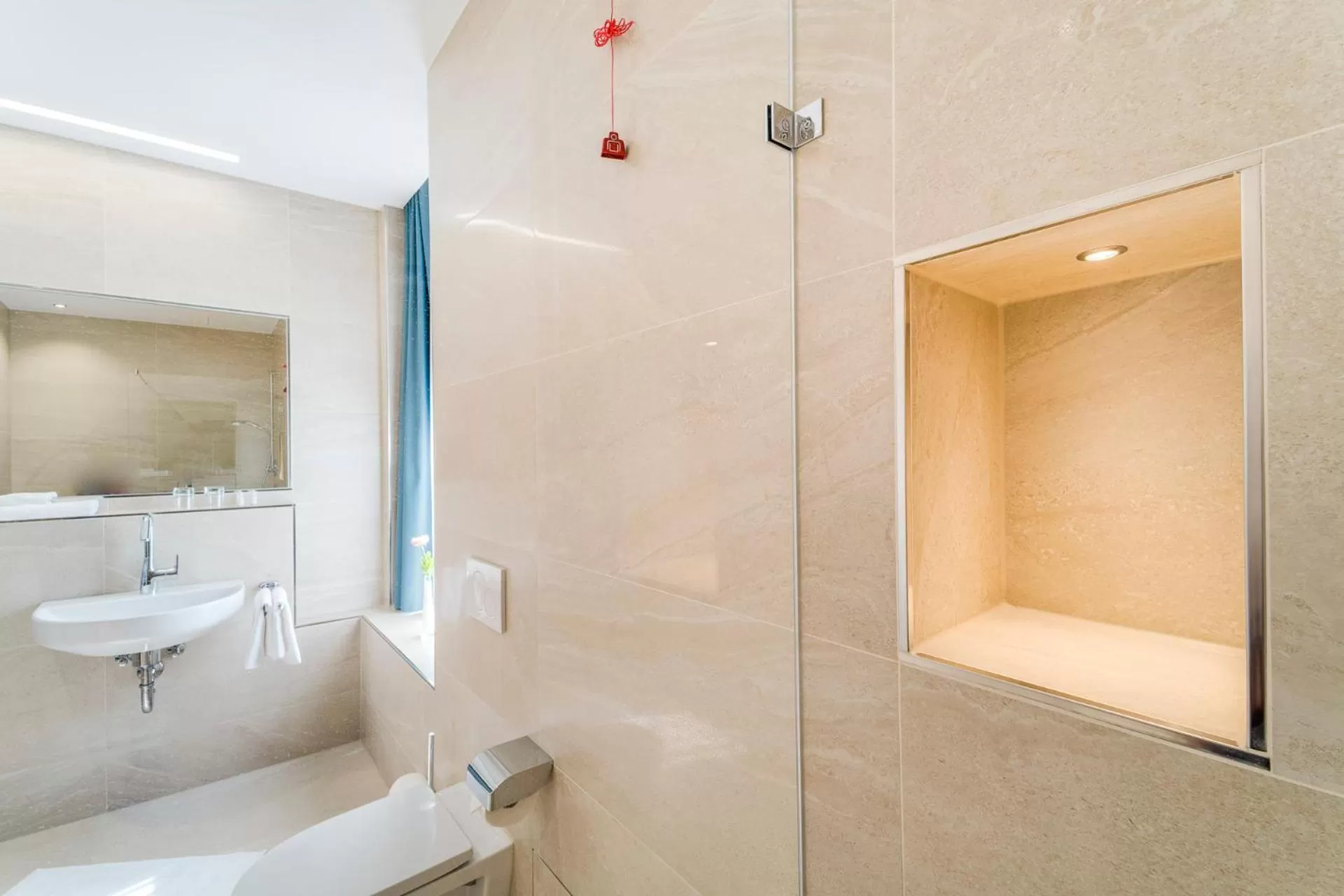 Bathroom in Hotel-Etage Apfelrot managed by Hotel Apfelbaum