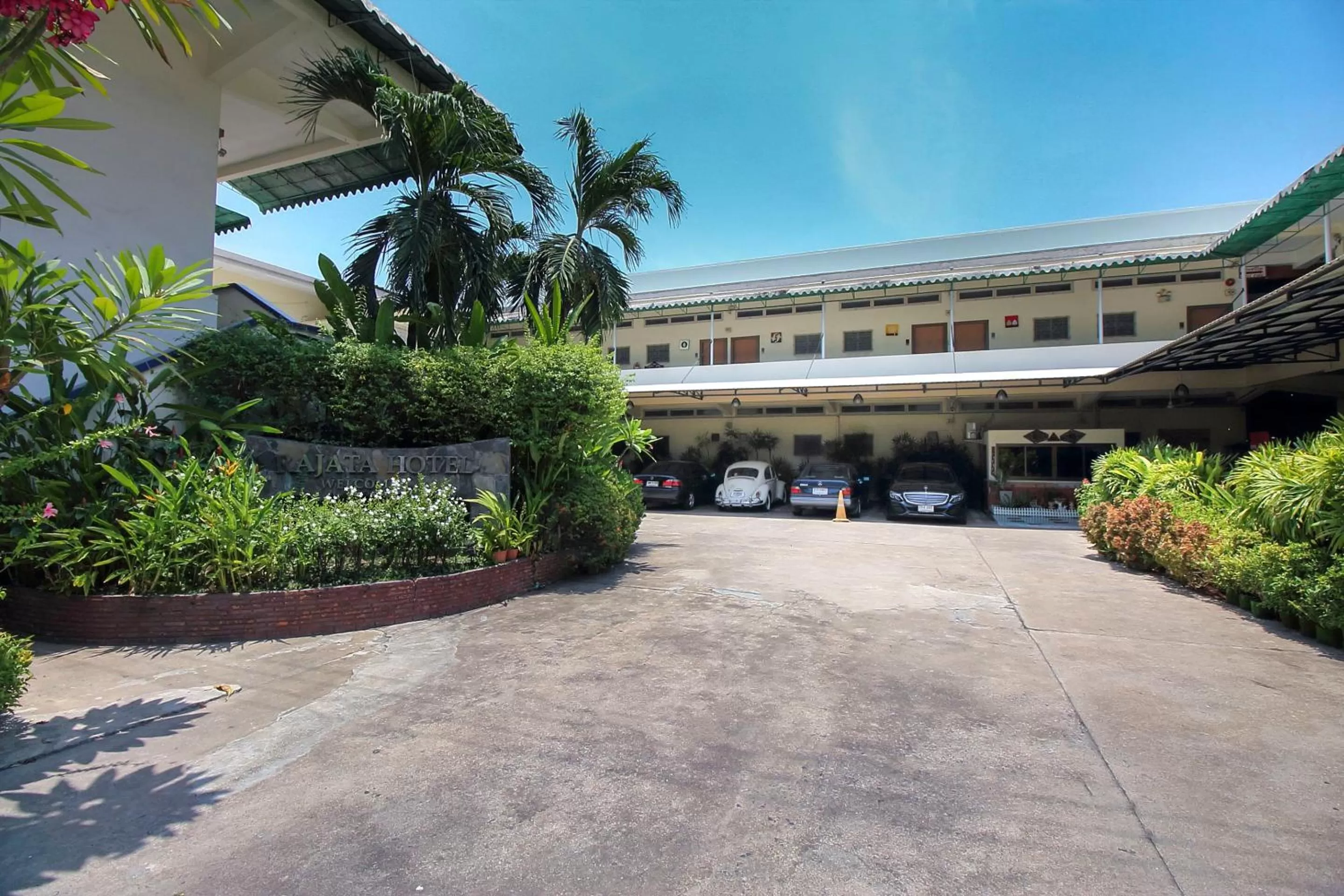 Facade/entrance in Rajata Hotel