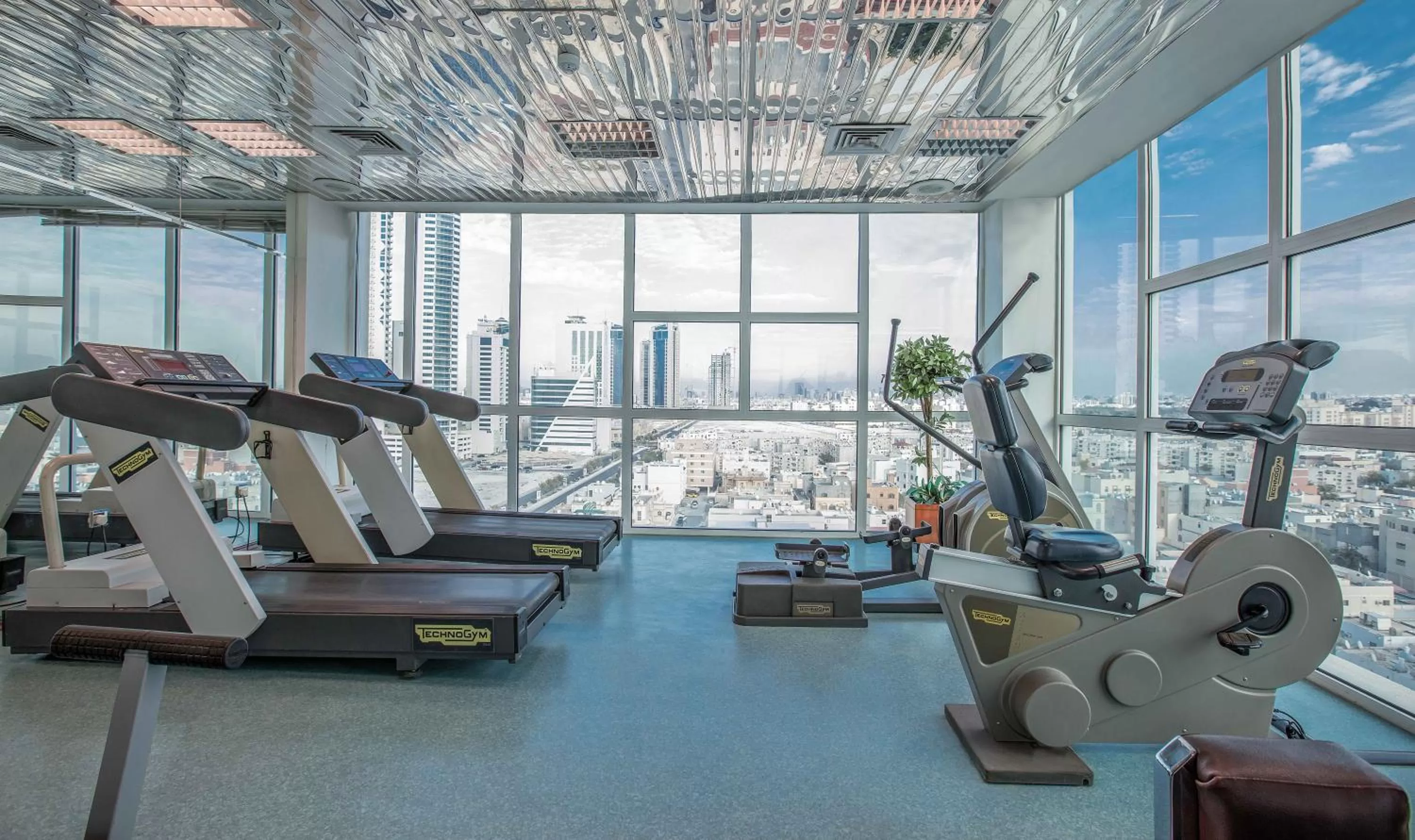 Fitness centre/facilities in Gulf Court Hotel