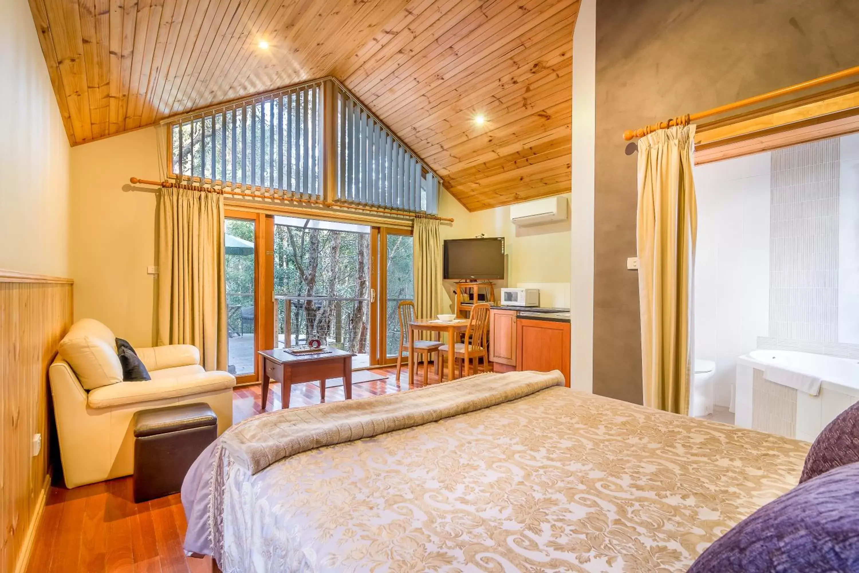 TV and multimedia, Bed in Wanderers Retreat