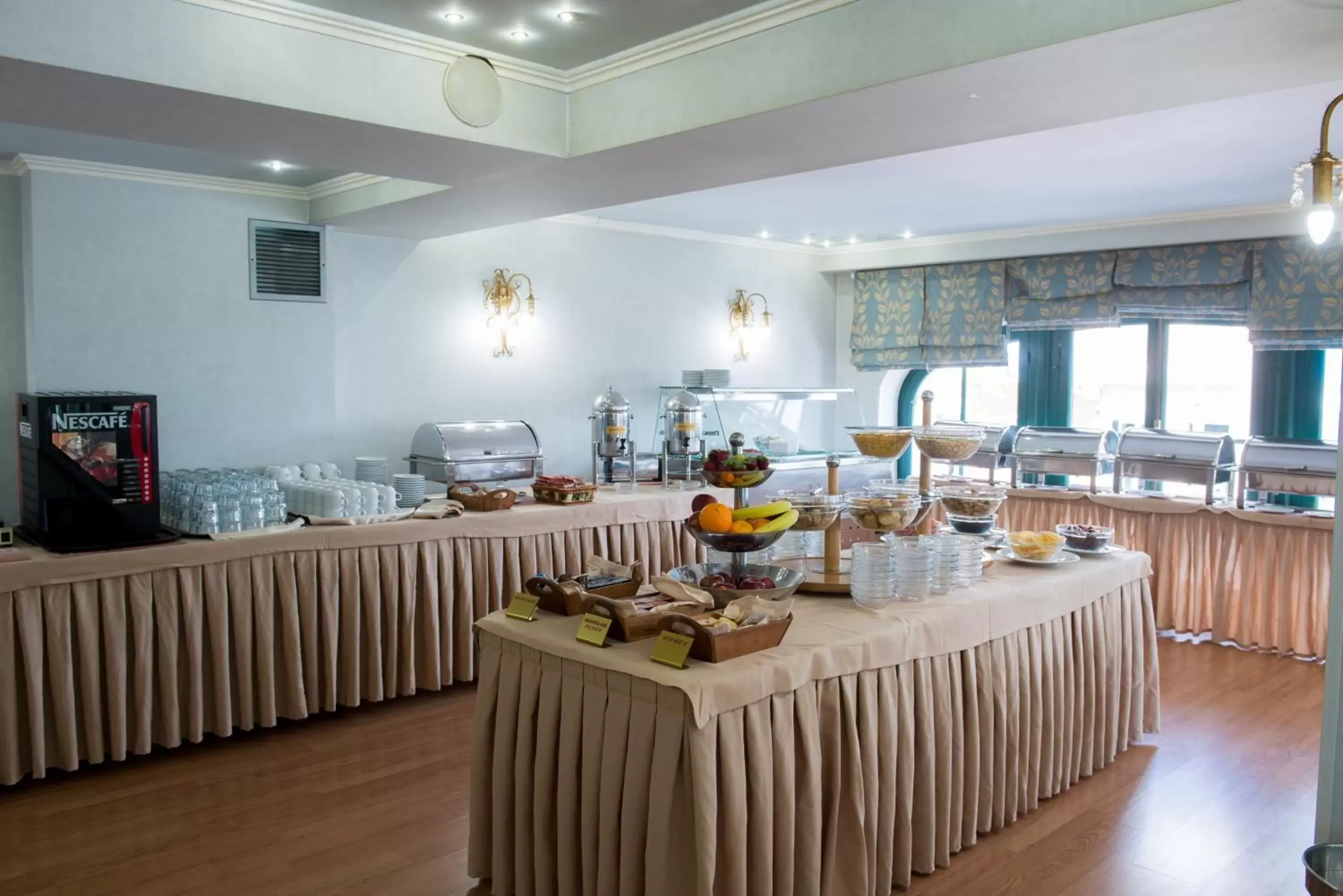 Restaurant/places to eat in Delphi Art Hotel by Prima Hotels Restaurant/places to eat in Delphi Art Hotel by Prima Hotels