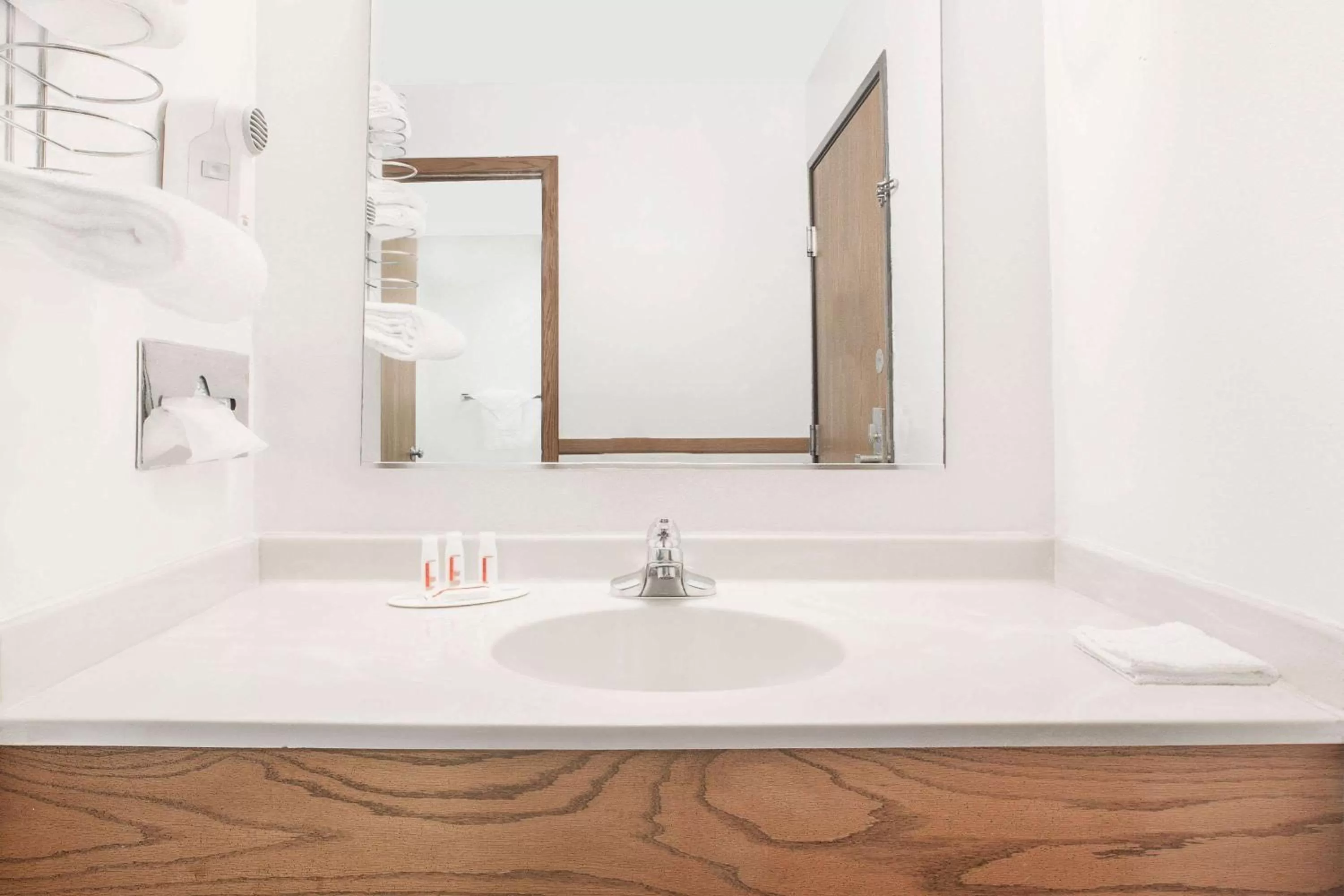 Bathroom in Super 8 by Wyndham Chillicothe