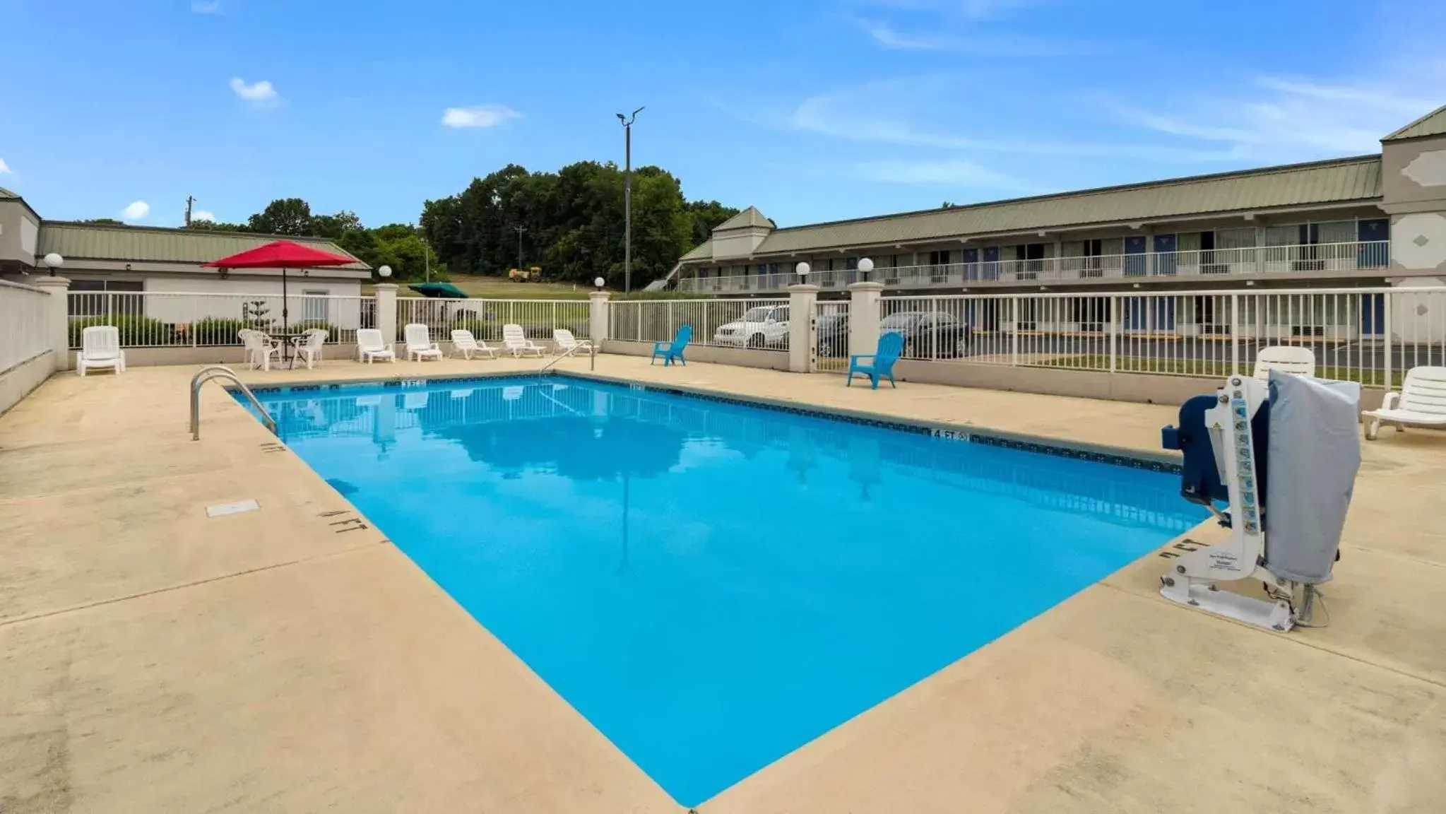 Pool view, Swimming Pool in Motel 6-Pulaski, TN