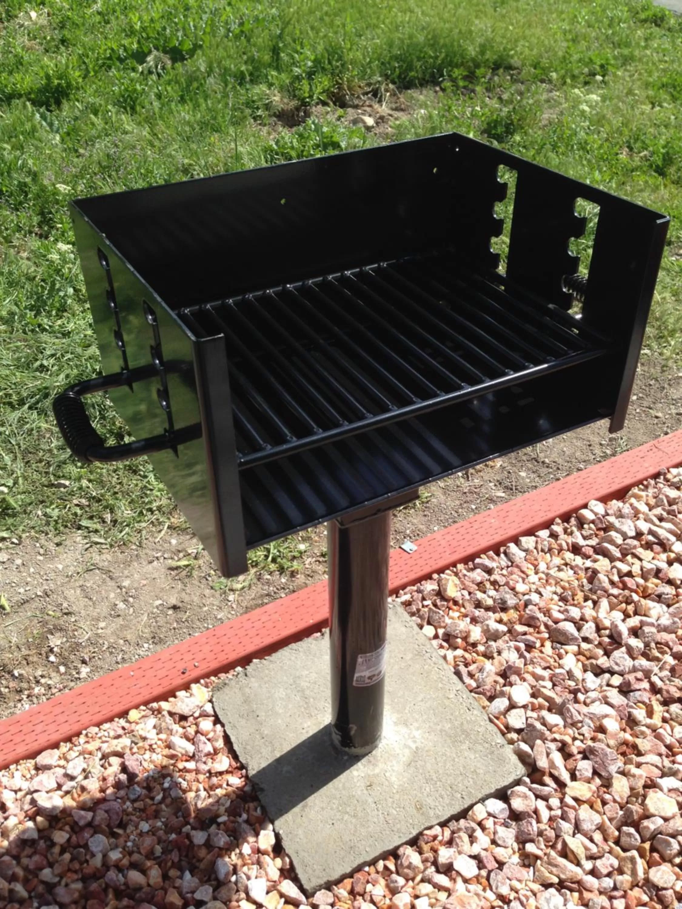 BBQ facilities in Days Inn by Wyndham Lake Point