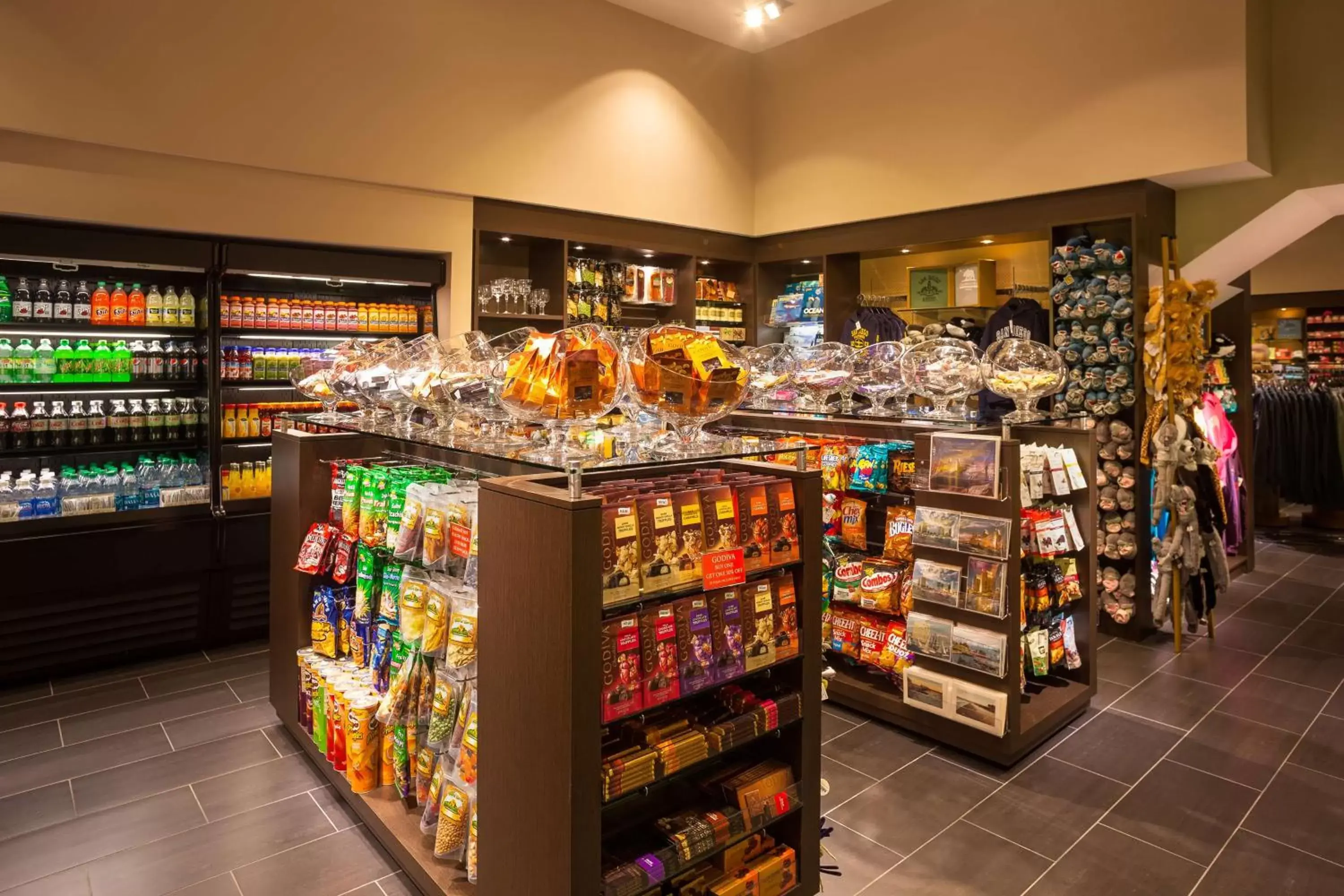 Restaurant/places to eat, Supermarket/Shops in Manchester Grand Hyatt San Diego