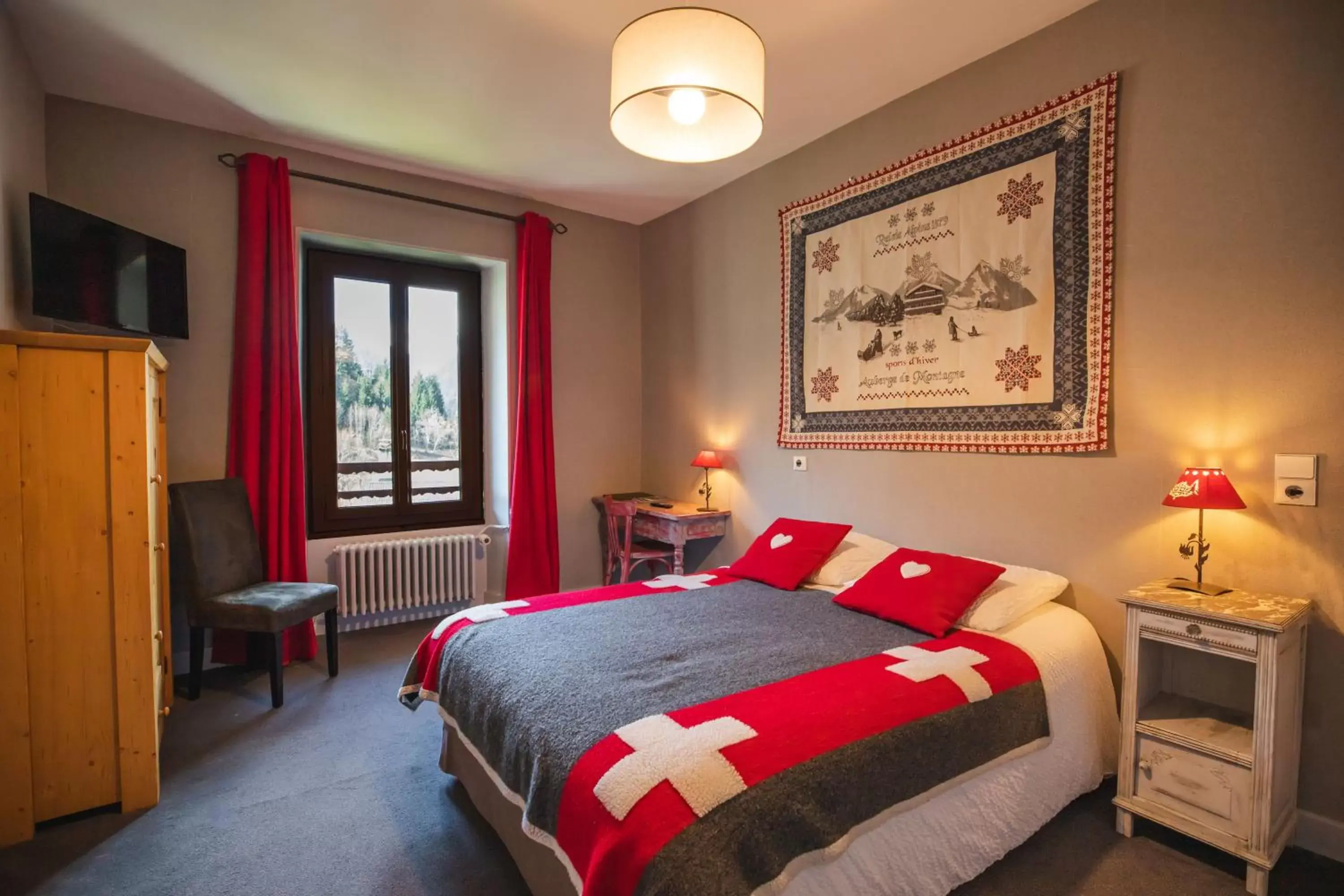 Restaurant/places to eat, Bed in Hôtel Viallet