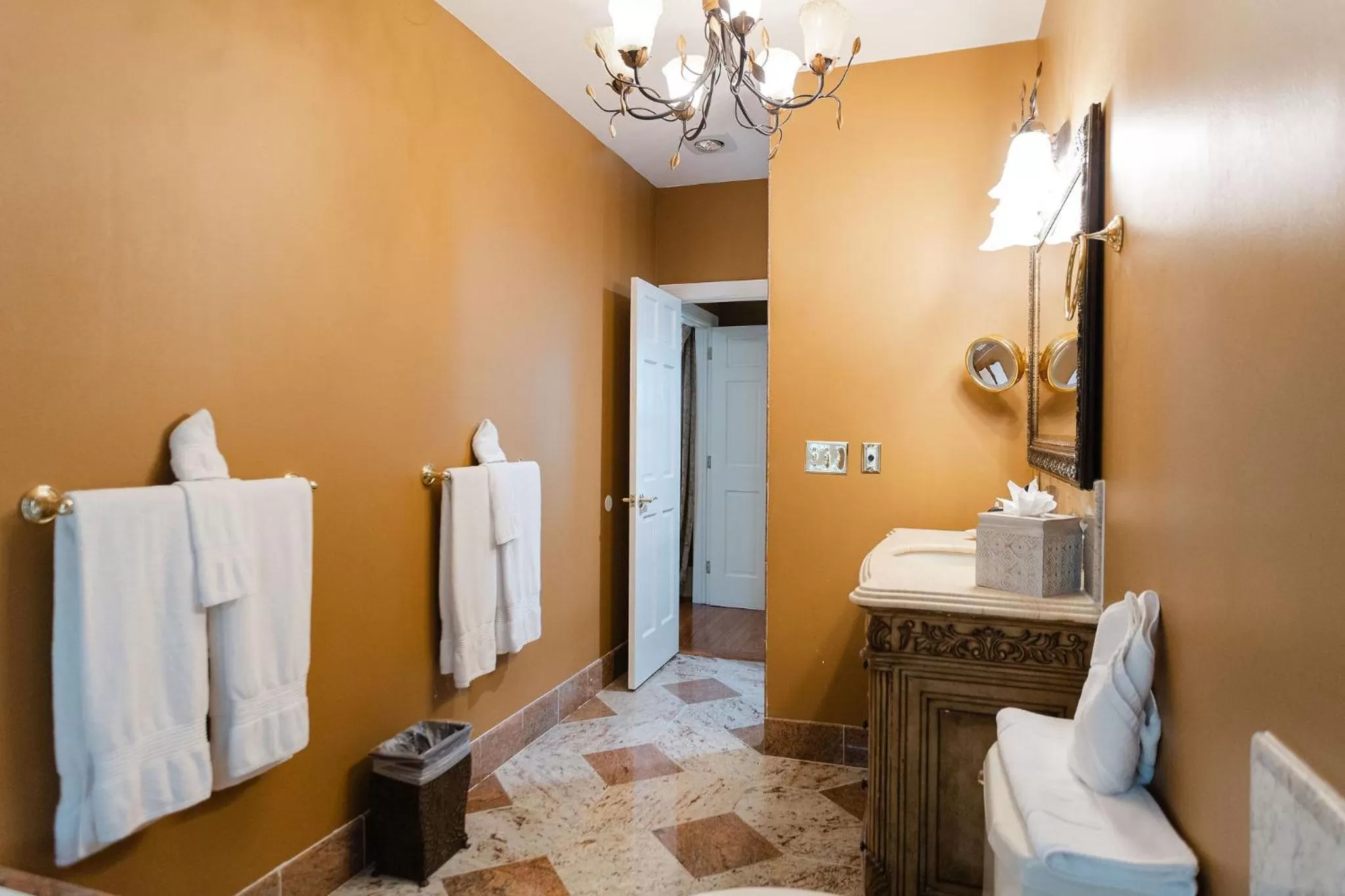 Bathroom in 1840s Carrollton Inn