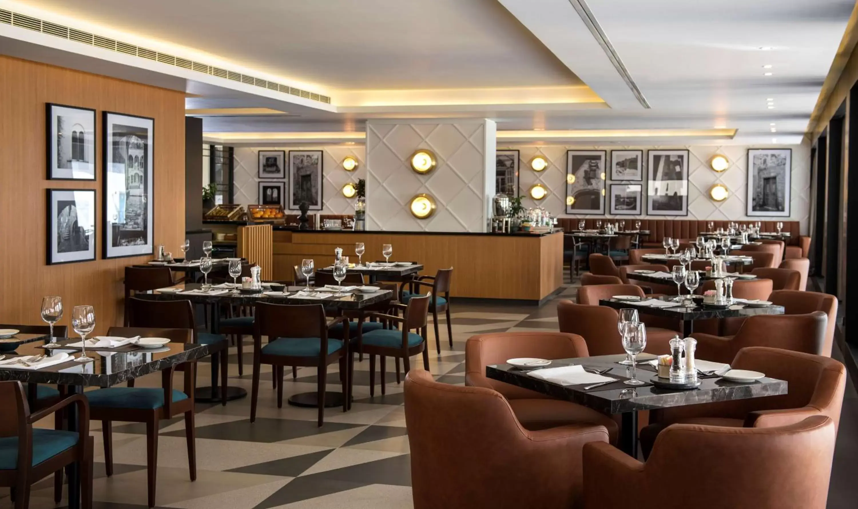 Restaurant/Places to Eat in Radisson Blu Hotel, Beirut Verdun