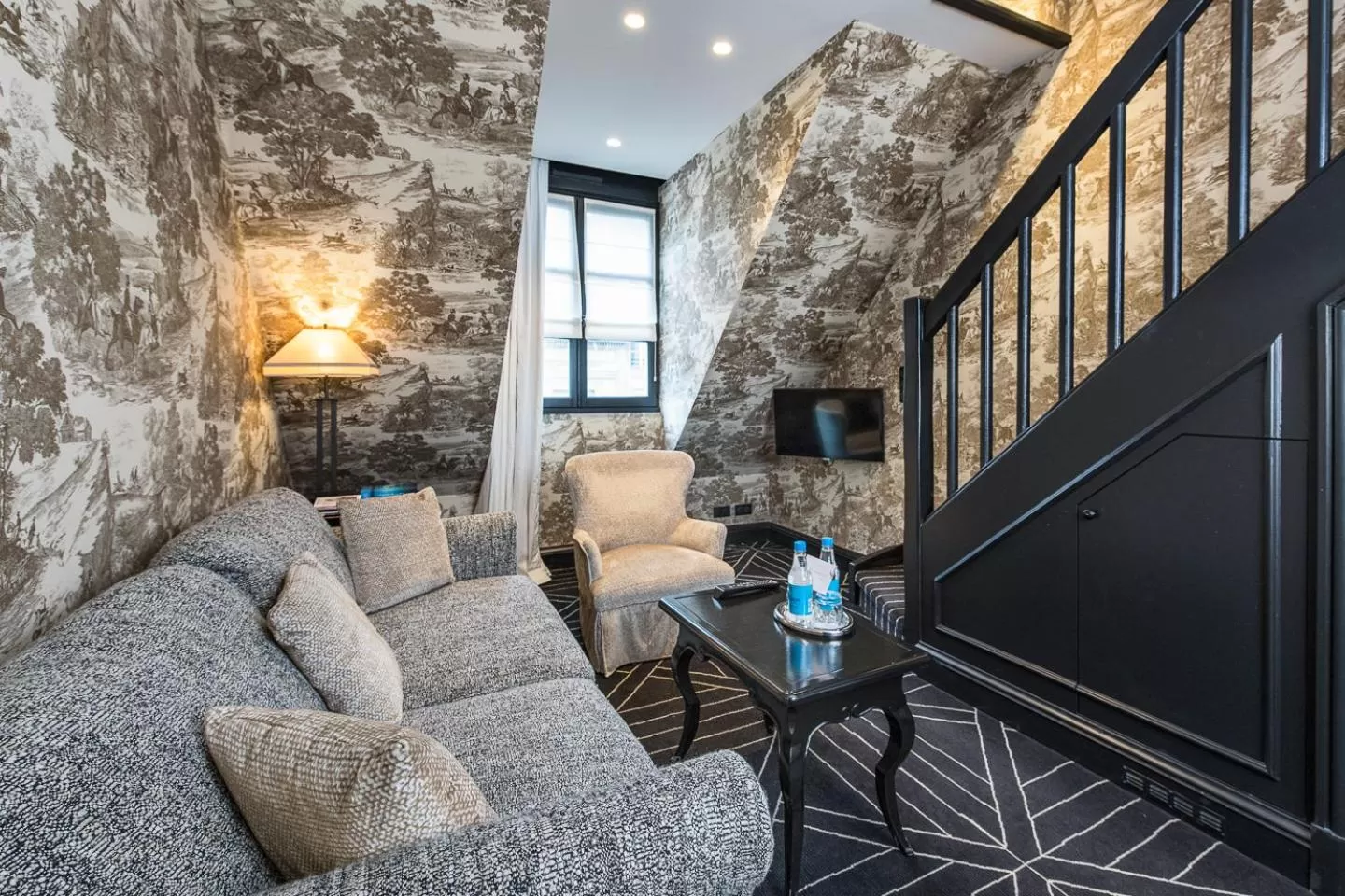 Living room in Le Pavillon de la Reine & Spa, Place des Vosges