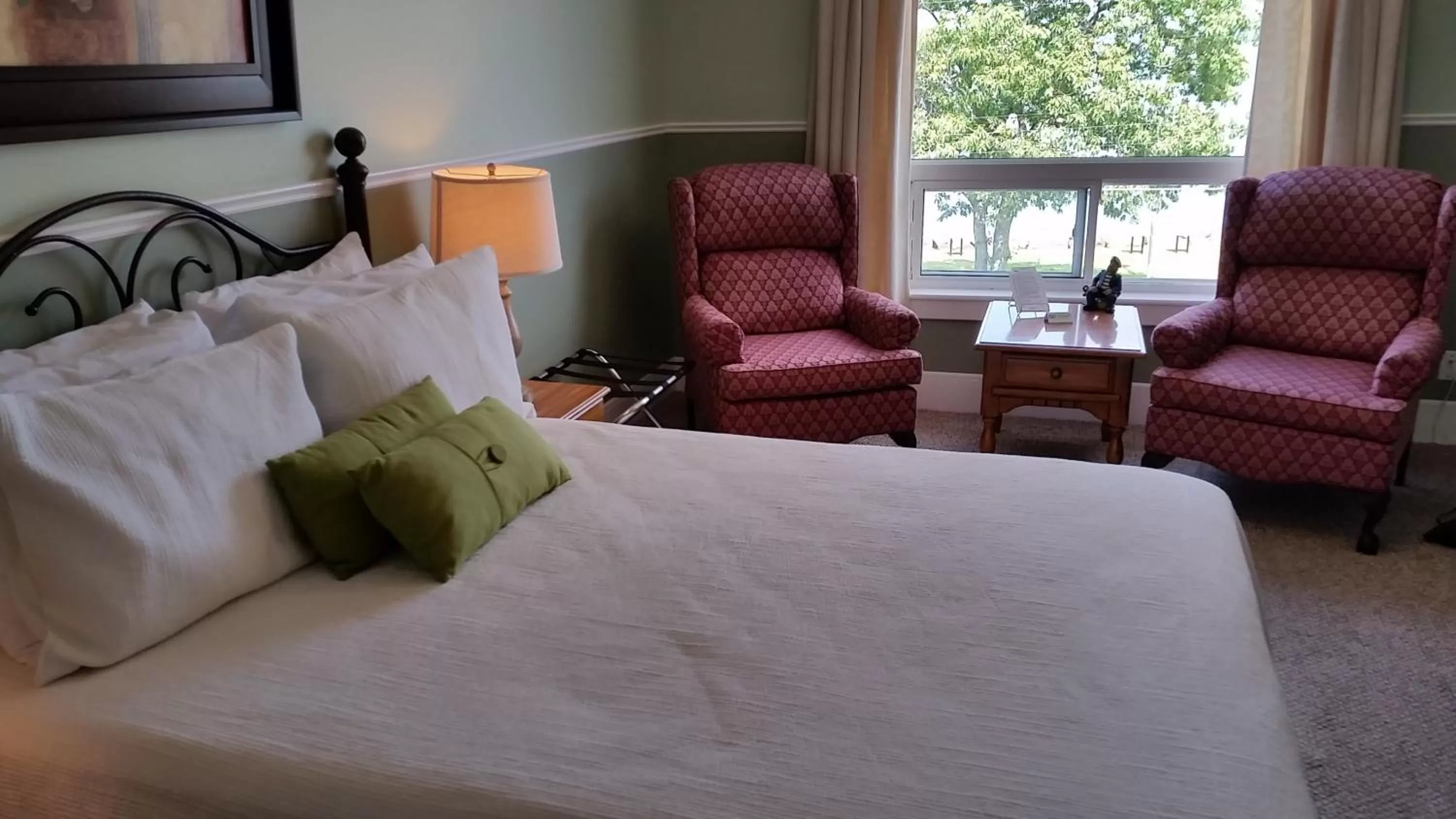 Bed in Bayside Inn